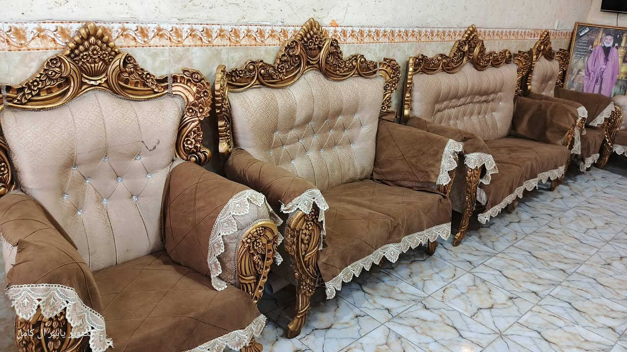 السلام عليكم تخم 8 قطع للبيع مستعمل اخو الجديد ويا 5 ماصات ومخاد 
مكاني الحله ابي غرق 
***********♕♕***********‬‏
