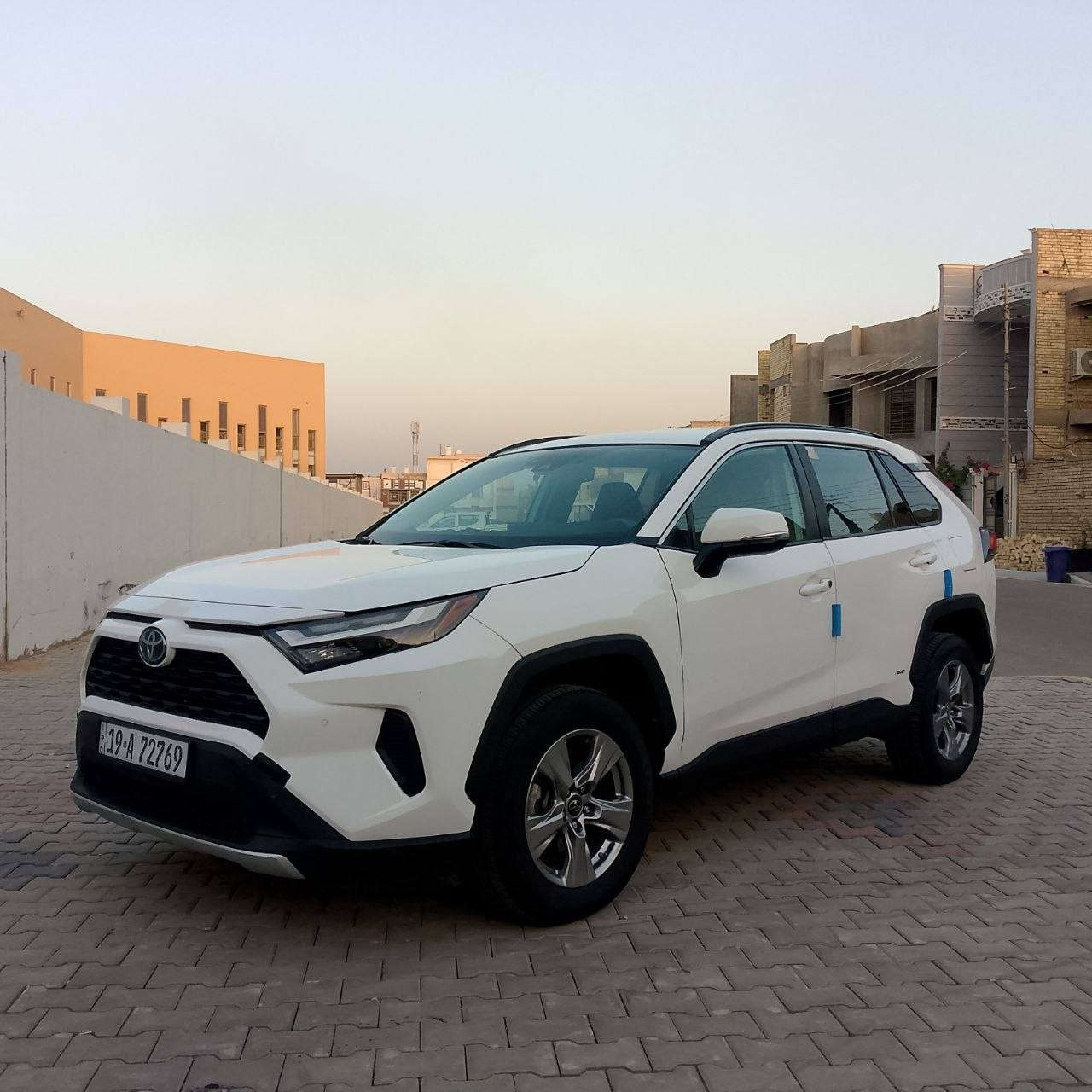 السلام عليكم موديل 2023 راف فور LE وارد امريكا ياباني اصل هايبرد بانزين كهربائية
ما محوره بلاديه ايسر
اربع نضامات سرع 
وكلشي موضح بل صور
سياره جاهز من كل شيء 
صور الحادث والسونار مرفوقات بالمنشور
رقم كربلاء 
 عنوان السياره كربلاء                                                                            ***********                                                              سعر 180
