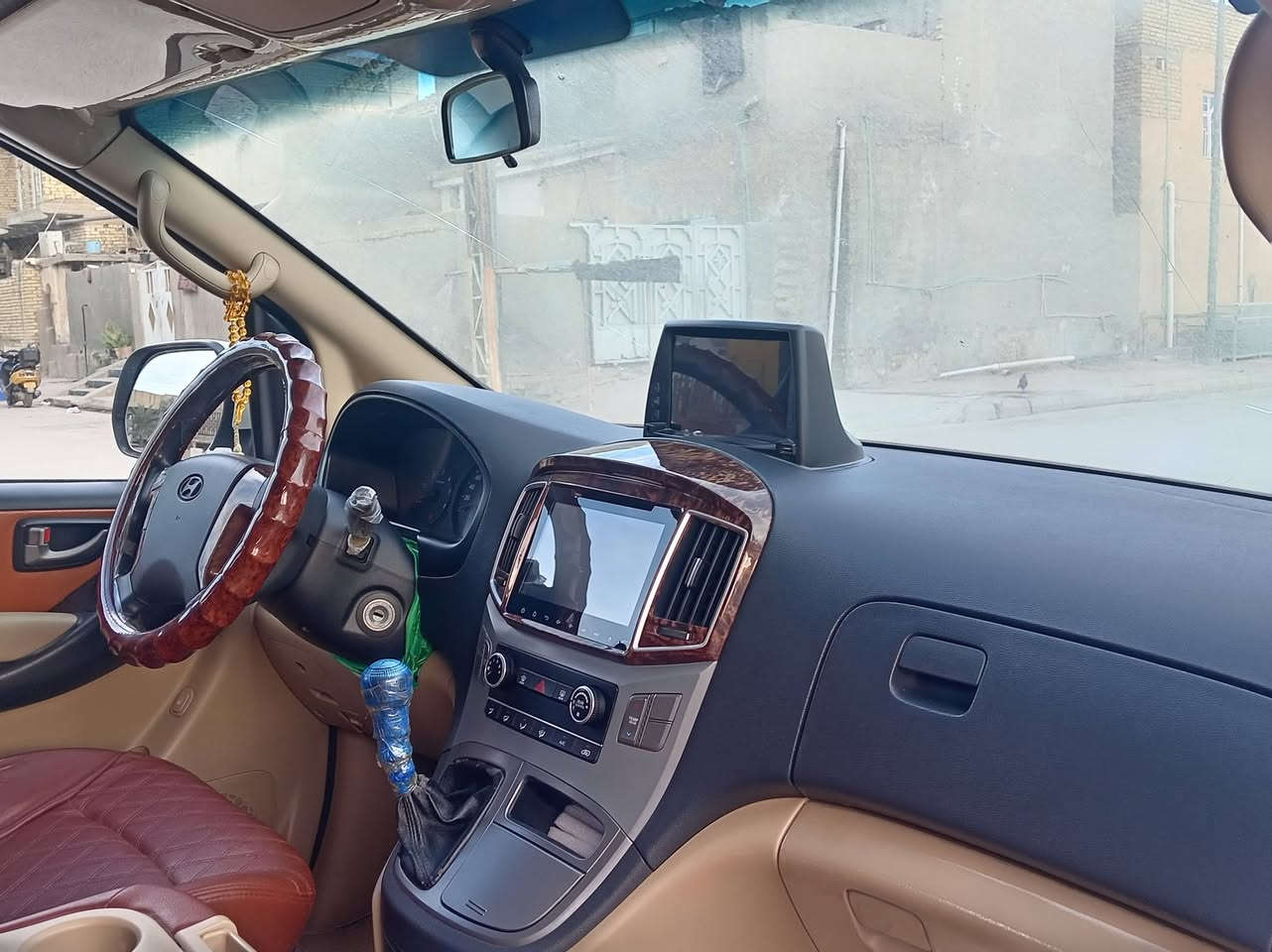 السلام عليكم ورحمة الله وبركاته ستاركس موديل 2020  وماشيه 126الف حقيقي السيارة كاملة تنته ارضيات سوبايه والكشنات جلد بلادي والسعر٢٨٨ وبسمي والسياره جديده ومامتعوبه الله شاهد للتفاصيل ***********
