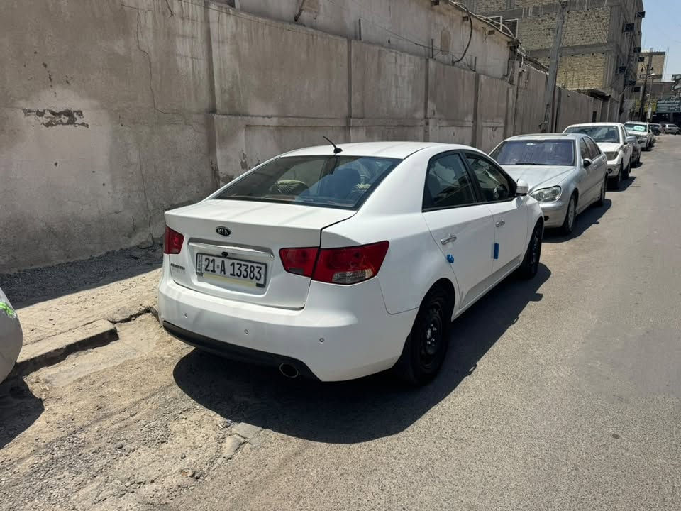موديل 10 بسمي تحويل مباشر او وكاله اني حاضر 
بيهه 5 قطع صبغ
كير مكينه تبريد تايرات صدر كله جديد
سياره بصمه وفتحه فول مواصفات 
سعر 80 وبيهه مجال بل معقول 
***********
