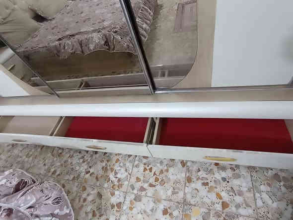 غرفه تركي 8 قطع خشب ثقيل ظهر بلوك السرير مخزن جك السعر 750 وبيه مجال قليل للشراي العنوان بابل ش 60 م ***********
