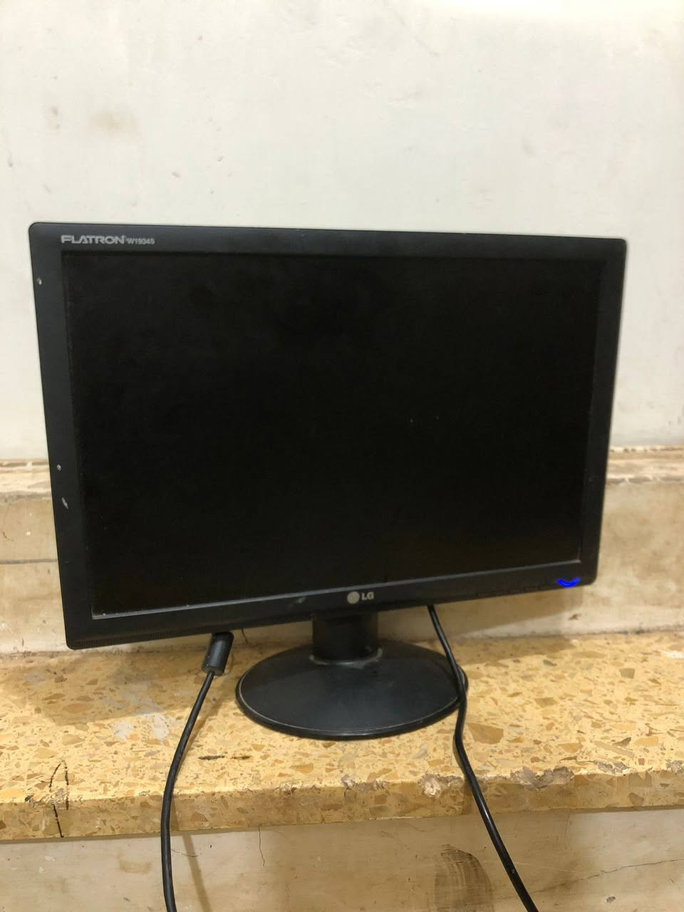 السلام عليكم شاشه دل قديمه مستعمله استخدام نضيف بس بي ضربه بالشاشه بس مامأثره على الصوره شغاله السعر 40 و بي مجال خير من الله


**إذا كنت صاحب هذا الإعلان وتريد حذفه لأي سبب، رجاءا أرسل رسالة إلى الدعم الفني**