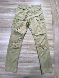 مقاس ٣٢ • ملابس