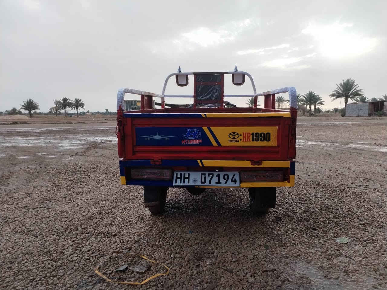 السلام عليكم ستوته للبيع موديل 17 محرك 21 ستوته مقفوله السعر 1,350 بها مجال رقم  الهاتف ***********
