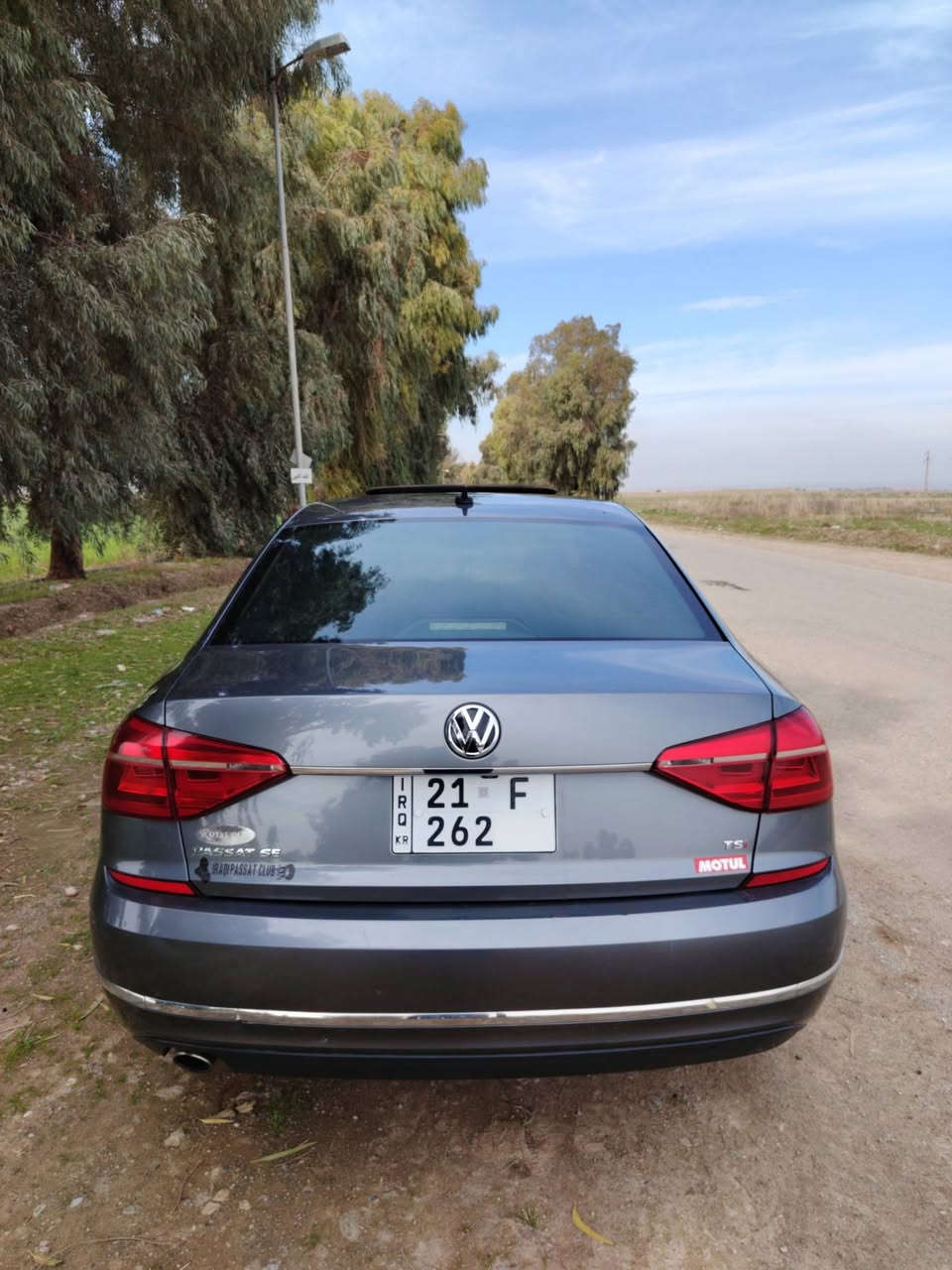 فولكس فاجن باسات موديل 2016
المواصفات : SE 
الممشى: 100mi قابلة للزيادة
لون : نفطي 
رقم سيارة : سليمانية انكليزي
بيها بطاقة بانزين 
المحرك: 4 سلندر (تيربو) المرغوب اقتصادي وقوي حجم 1.8
الضرر: بونيد وجاملغ سكن امامي تجاري ورصعات خفيفه جدا  
حالة الكير والمكينة : حالة الوكالة شرط الفحص
المواصفات:
فول ما عده البصمة 
سقف سلايد 
داخل ملكي 
كشن كهربائي 
كشنات تدفئه
كشنات جلد (اسود)
رادار امامي وخلفي 
كامرة خلفيه 
شاشة لمس أندرويد + AUX 
ويل كروم حجم 17 
تحكمات استيرن جهتين فول
مثبت سرعة 
وتحكم سرعة 
الأوامر الصوتية 
تحكم في الصوت 
كير اتوماتيك وعادي
مرايا جانبية كهربائية
اشاير بلمري
خاصية ميلان للمري
خاصية تدفئة المرايا الجانبية 
زر الطوارئ (SOS) 
فتحات تكييف خلفية
منفذ USB
قفل الأبواب المركزي
فرامل ABS + نظام ثبات إلكتروني ESP
وسائد هوائية أمامية وجانبية
تكييف ممتاز جدا حار/بارد
تحكم فتح واغلاق الجامات وفتح واغلاق  السلايد عن طريق الريموت
مصابيح الضباب
زر التحكم في شدة الإضاءة
مصابيح أمامية ناصي وعالي زنون  عدسات ب 200 دولار شديتها  
وبعد بيها هواي مواصفات معروفة 
 شرط التحويل والوكالة
 موقع السيارة: ( كركوك )
السعر : 140 وبي مجال بسيط
للتواصل: ***********
