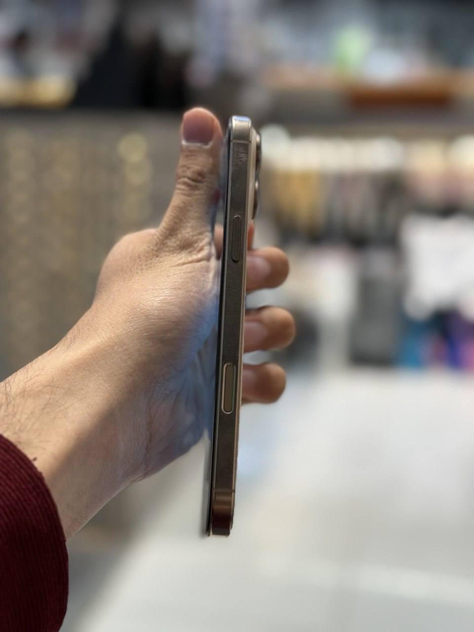 ايفون 16 برو ماكس 
جهاز جديد ومكفول من كلشي
 جهاز ماستر حته بعده ما خلصان 
مستبدل شاشاه 
نموذج m
ذاكره 256 
بطاريه 87 
اتصال او واتساب 
***********
مكاني حله او مراوس 
سعر 950
