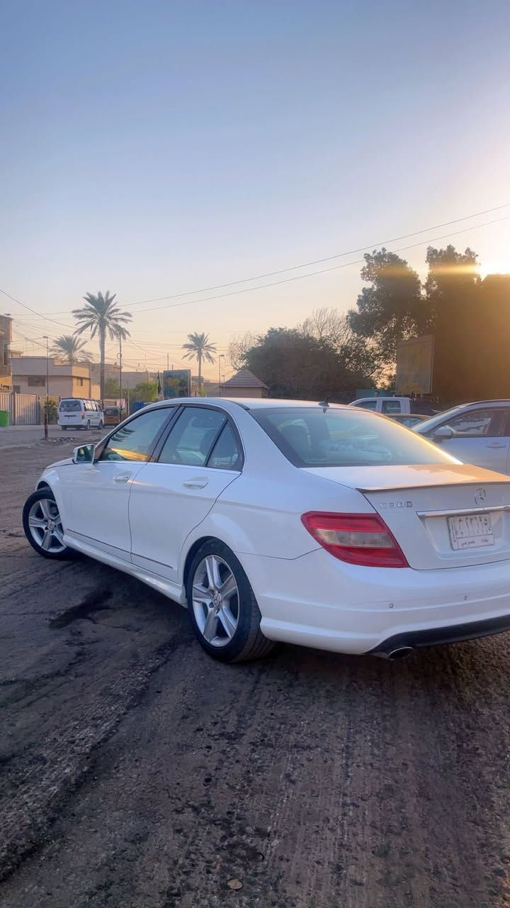 سلام عليكم
ماسيدس للبيع c300 

موديل 2011 سلندر  6 

وارد امريكي ضربة جاملغ ايسر وبنيد مصبوغ ضربة سطحية لالغد ولاشواصي السيارة جديدة 

السعر 13000 $

*********** علي
