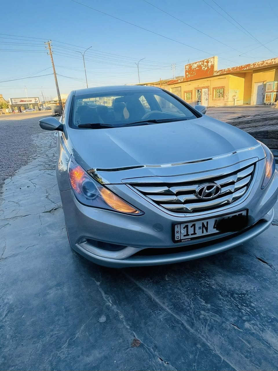 تحية طيبة 
هونداي سوناتا 
2011 امريكي GDi
فول مواصفات عدا الفتحه  
رقم بغداد تحويل مباشر سنويه مجدده لسنه 2029
لون سلفر سياره محزمه بدون دواخل اثر شخوط 
سياره خير من الله كير مكينه صدر تبريد 
مكاني الانبار 
***********
