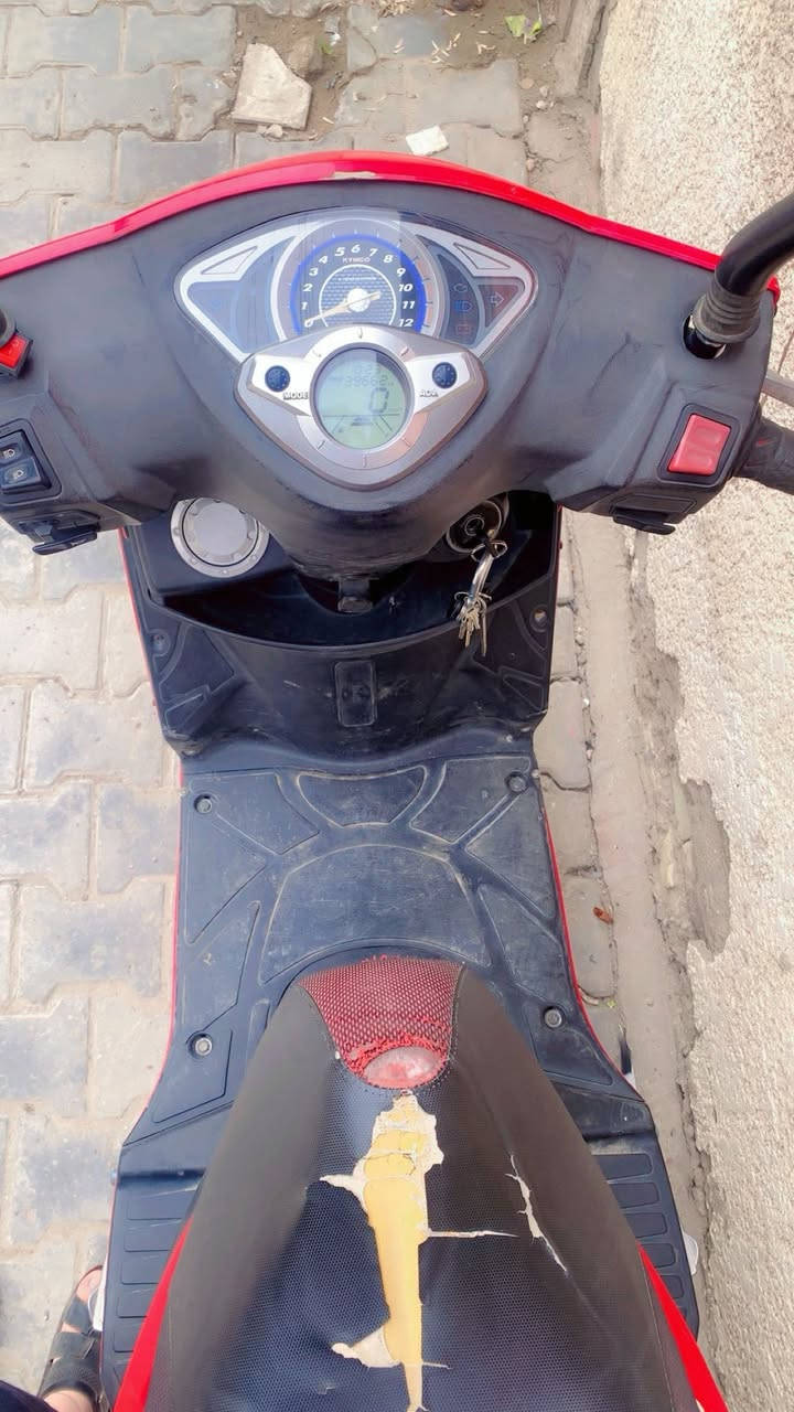 سلام عليكم دراجه كامكو رايسنك  محرك 150cc  الدراجه كامله مابيه نقص اترايك وين ماتريد الدراجه امرقمه او بئسمي السعر    (٩) ورقات تواصل علخاص ***********
