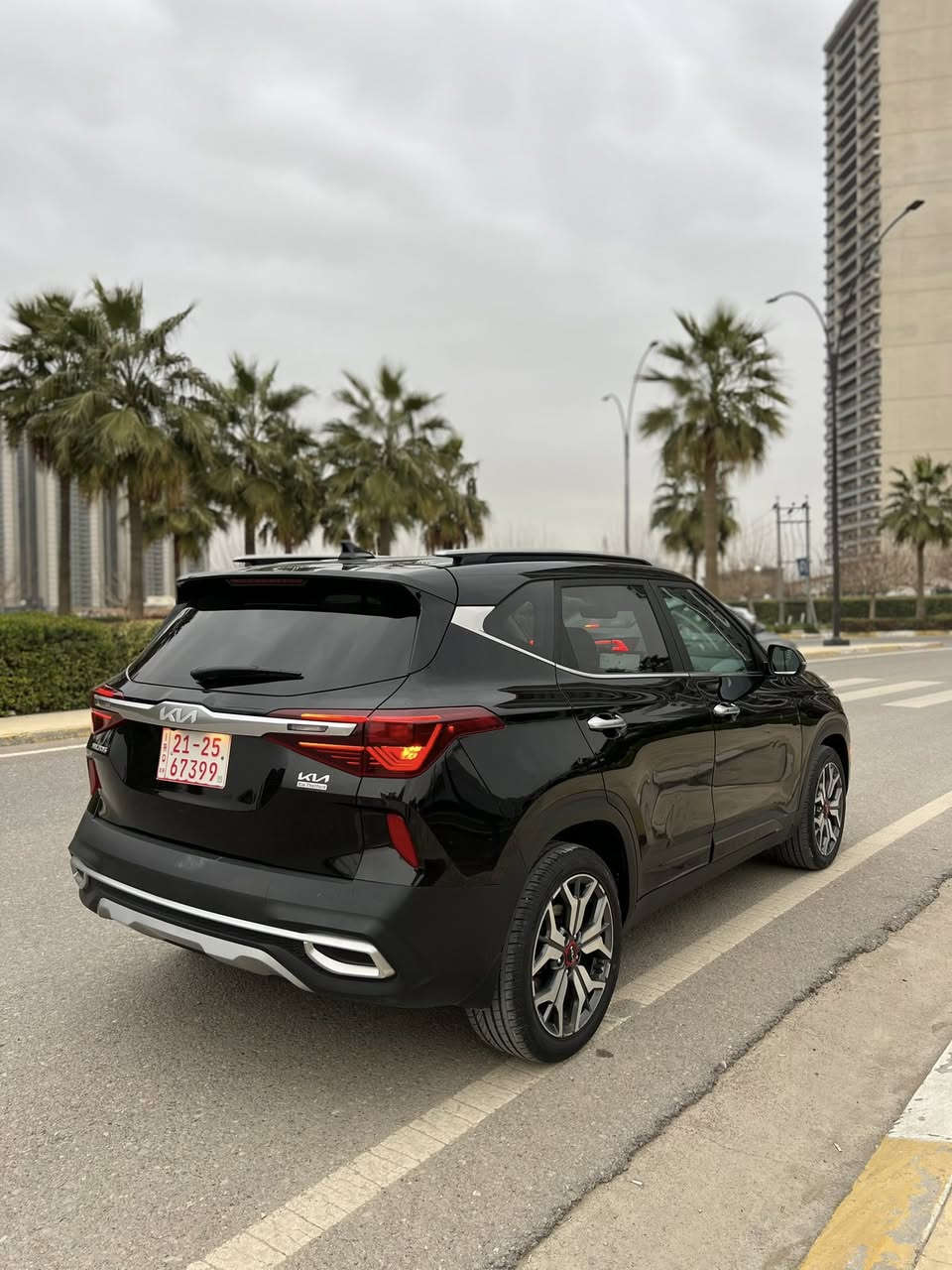 Kia siltos
Kia 
سيلتوز 2023
ماشي / 20 مايل
_______________________
فووول 1/1 
سقف سلايد
داتاشو 
بصمة وتشغيل عن بعد 
شحن لاسلكي موبايل 📲
كشنات جلد / تبريد ❄️ / تدفئه ♨️ / كهرباء ⚡️
كشن خلفي هيتر ♨️ 
تبريد قطعتين 2
شاشه كبيره 
ستيرن هيتو ⭕️
سماعات بوزز
لدات اناره داخليه 🟣
ثلاث وضعيات للقياده   sport 🏁 / normal / smart 
رادار 360 درجة 🛜
اوتو هولد 
هاندبريك بصمه 
دفع رباعي  ( دبل اكسل ) 🛞
فوووول الفول 1/1 
_______________________
ضررها فقط ( چامرلغ وربع باب صبغ  بدون دواخل ) 
مكان السياره اربيل📍

بدون رقم تترقم اربيل سليمانيا دهوك 

اتصال /   *********** 📞 واتساب
