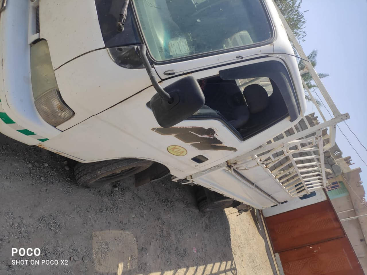 السلام عليكم كيه حمل للبيع فونتيره موديل 98 رقم صلاح الدين انطيه شرط شاصي وكير محرك واكصن كلو معمر  صدر معمر جديد  طخم تاير جديد السياره جهزه السعر 60وبيه مجال رقم البايل ***********
