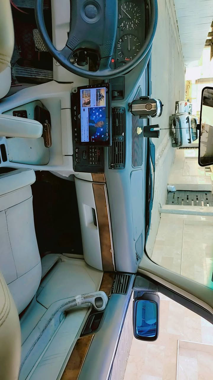 السلام عليكم BMW 525مسكر فانوس
موديل 1991

هزة وسنوية جديدة بسمي 

مكينة حاوية شادهة جديدة 

تخم تاير جديد صدر امامي جديد 

مروحه كهربائي مارسدس 

تبريد شغال شاشه كامرة 

السيارة جاهزة 

السعر 58

مكان السيارة بغداد الشرطة الخامسه 

***********
