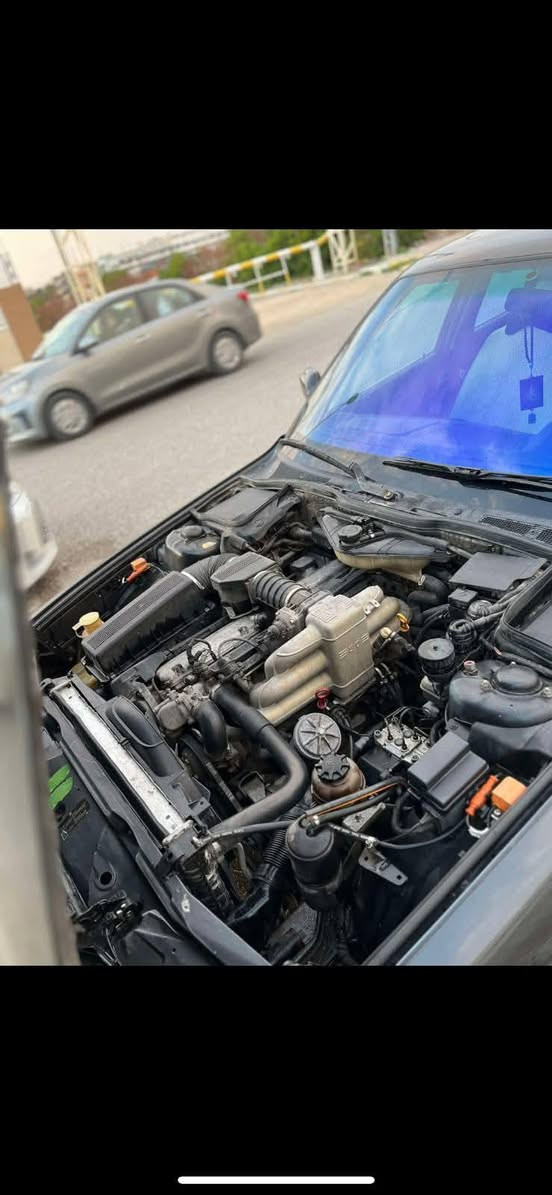 سلام عليكم ورحمة الله وبركاته 
للبيع بي ام 730اصل /موديل 1992 
رقم كركوك سنويه هزه جريد صار شهرين من مجدده بسمي شرط تحويل 
كير محرك شرط تبريد ثلج ❄️ كهربائيات شغال كامل دفتر بنزين موجود سياره بدون ضربه بدون صبغ رش كلير فقط كير اوتو جمات كهربائي مرايات كهربائي ايرباك سالم بريك ABS للاستفسار اكثر راسلني او خابر السعر 60بيه مجال حك جيه *********** كركوك, العراق
