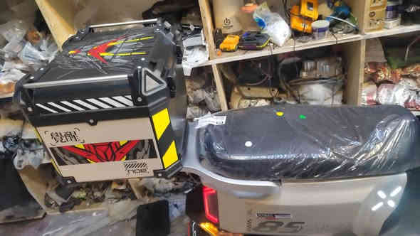 دراجة شحن من نوع TAILG ( تابعة الى شركة تيسلا )
سرعة 90 
بطاريات ليثيوم تمشيك اكثر من 90 كيلو + ما مستخدمة هواي اقل شهرين + تحتوي على سويجين + بصمات تشغيل عن بعد ثنين + كارت تشغيل ثنين 
للبيع السعر 1,150,000
او مراوس مع ماكس عدله 
للاستفسار اكثر ***********
مكاني بصرة كرمة علي
