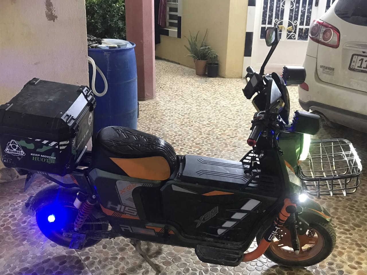 سلام عليكم دراجة شحن x900لبيع كلشي ما بيهة ولا ناقصهة و خمس بطاريات و مكاني ديالى الخالص  السعر 550 و بيهةمجال كلش و التواصل ***********
