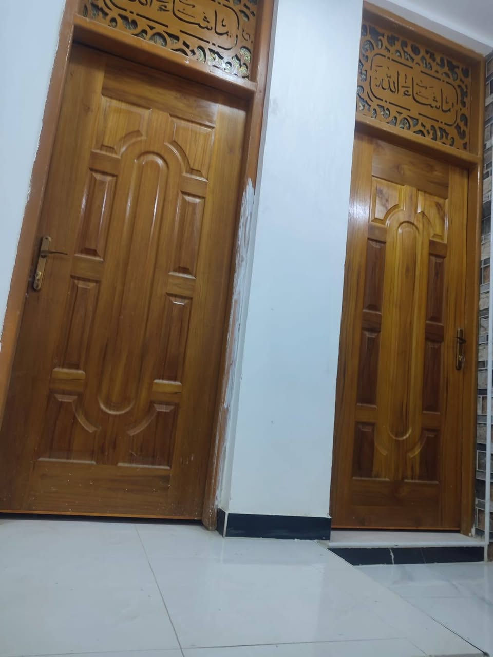 بيت للبيع 🏠بناء حديث مساحته 120متر 

طابو زراعي سند  25 واجهه 8

يحتوي على  3غرف نوم وكنيدور واستقبال ومطبخ وصحيات 

الموقع  🌏 شارع80خلف بانزيخانا الاضواء بااربع افرع 

الاستفسار الإتصال بالرقم  ‎***********متوفر واتساب

