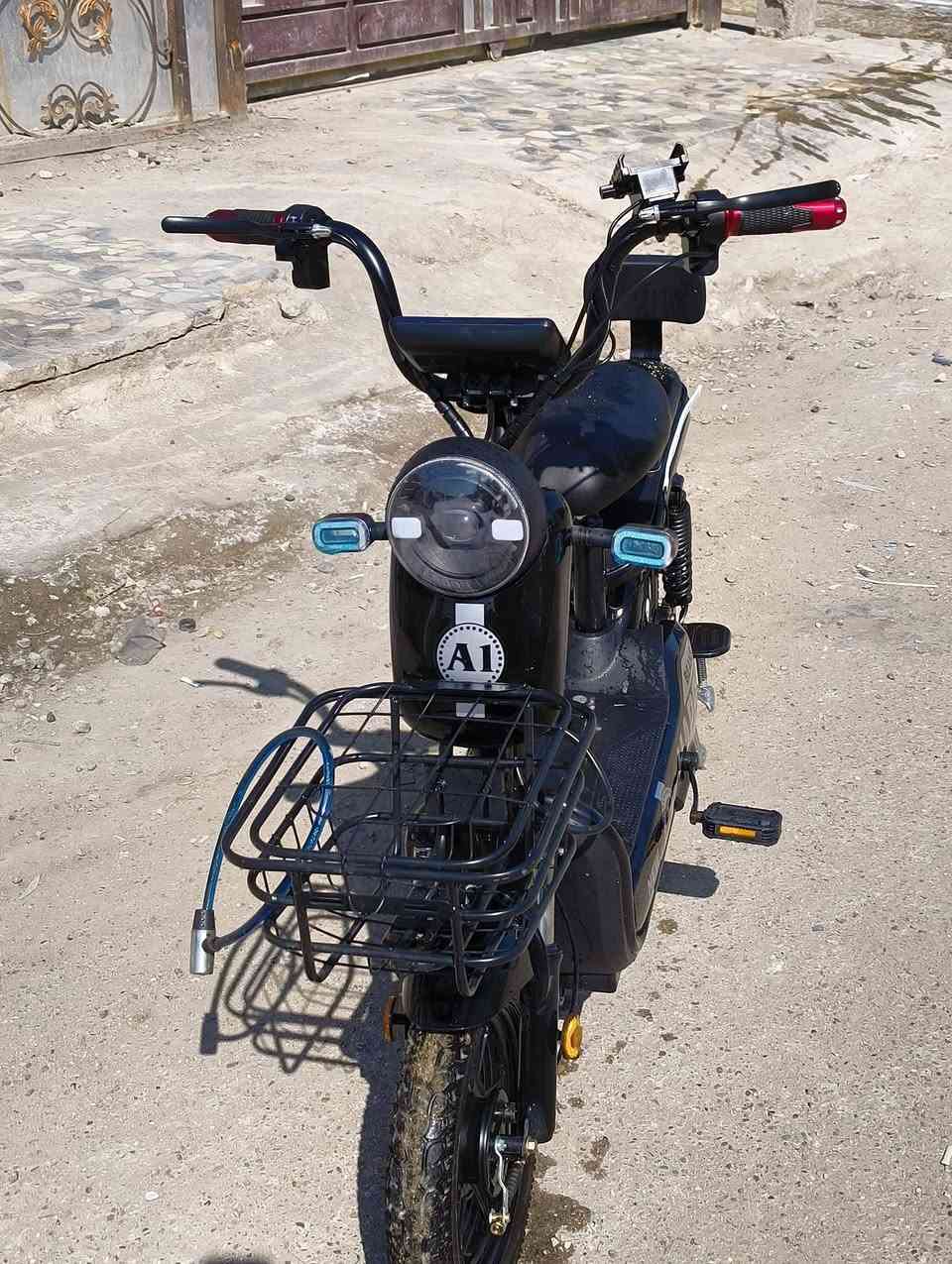 دراجه شحن للبيع دراجه استعمال اسبوع الله شاهد بس ضاعت مفاتيحها وتركتها صار 3 اشهر هسه غسلتها وصورتها الدراجه جديده شخط واحد ما بيها نقصها فقط اسويج لا اكثر ولا اقل تاخذها من باب بيتي والله اخذتها ب290 الف هسه رايدها ب140 نقصها سويج وسعرها كلش مناسب والله 140 الف
مكاني بغداد حي الاعلام شارع البداله 
***********
