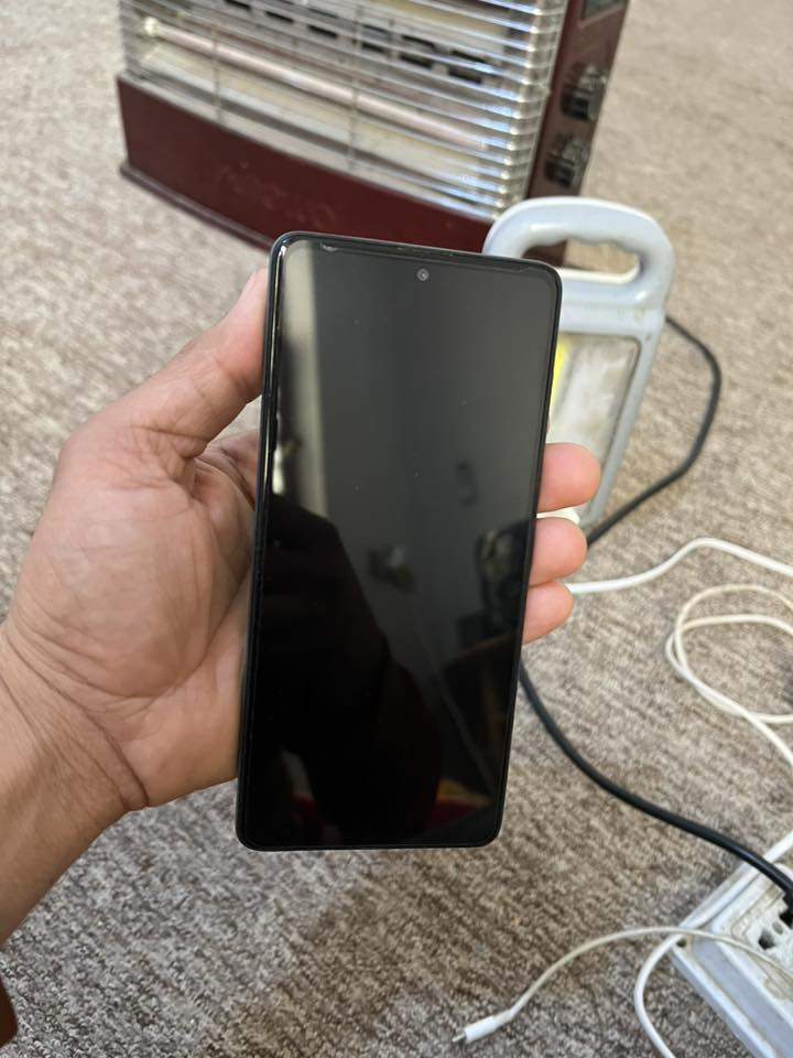 صباح الخير عندي هذا الموبايل.  سامسونج كلكسيA72 اريد ابيعه  جهاز مكفول من كلشي مامفتوح شرط وتفحص وين ما يعجبك وتاخذه من بيتي واي مشكلة بيه يرجع ذاكرة عشوائية 6 وذاكرة تخزين 128  السعر 150 الف وهذا رقمي *********** مكانه ديوانيه شافعيه
