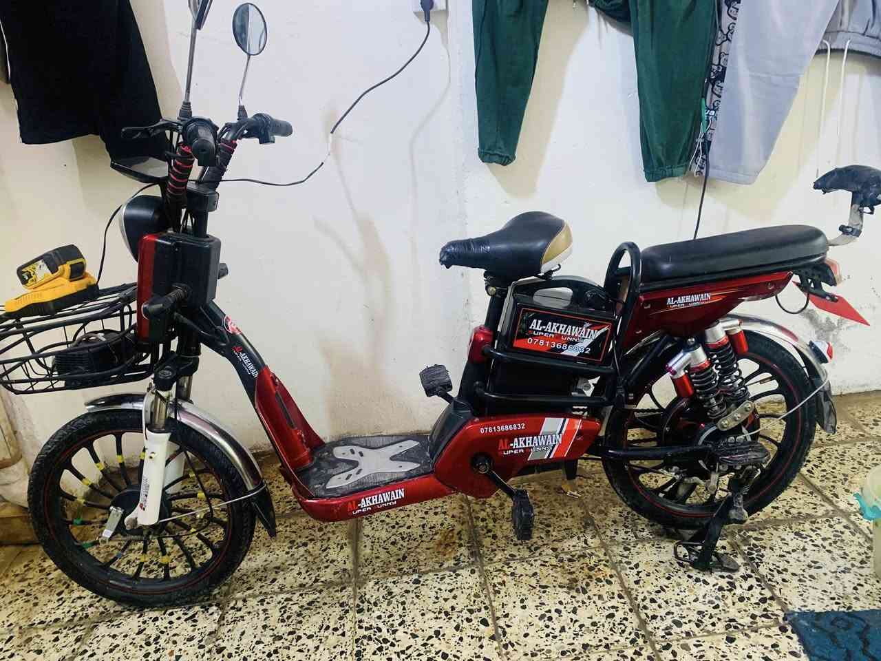 سلام عليكم دراجه شحن نضيفه نضافه واضحه كدامك اي نقص مابي بطاريات 10ونص عل فحص تعال وشوف سعر 250 رقم (***********) مكان الفلوجه حي شرطه
