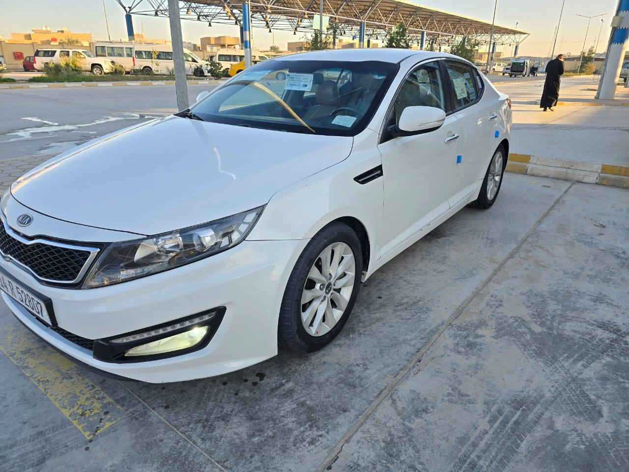 السلام عليكم كيا اوبتيما خليجي موديل ( 2014 ) سياره فول مواصفات واحد 1️⃣ على واحد 1️⃣ محرك 2400 دوش سيارة جديده وجاهزه مكفوله من الضربه والتبديل بيه صبغ الأبواب عل داير الخلفي جهة السايق اثر طخه مال ستوته شرط لا معجون ولا ضربه داخليه سياره جاهزه من كلشي كير مكينه حداديه تبريد تخم تاير كهربائيات رقم دولي انكليزي باسم ولد صديقي تحويل مباشر سنويه وهزه جديده للاتصال 
( ‭0780 741 2514‬ ) السعر ( 137 ) رجااا مو شراي لايكسر بحلال الناس
