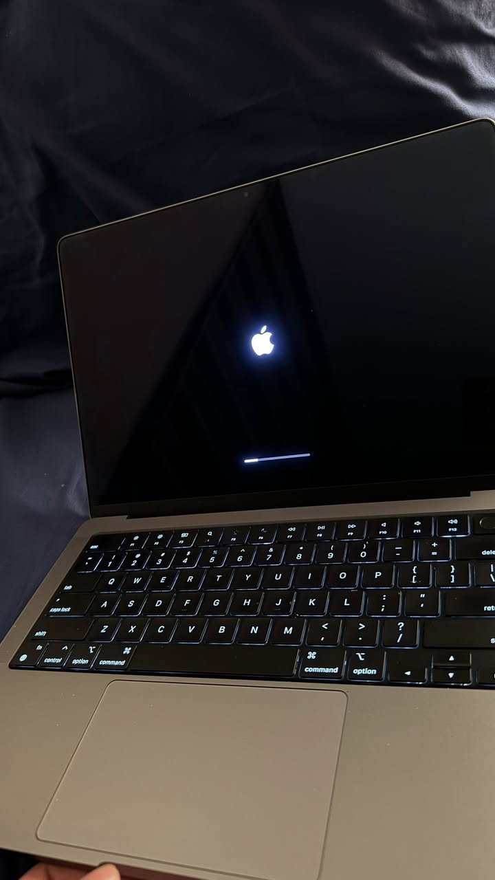 Macbook pro M2 pro
512GB Hrad
16GB Ram
120HZ 
كامل ملحقات شاحن وكارتونة 
للتواصل خاص او على الواتس
***********

