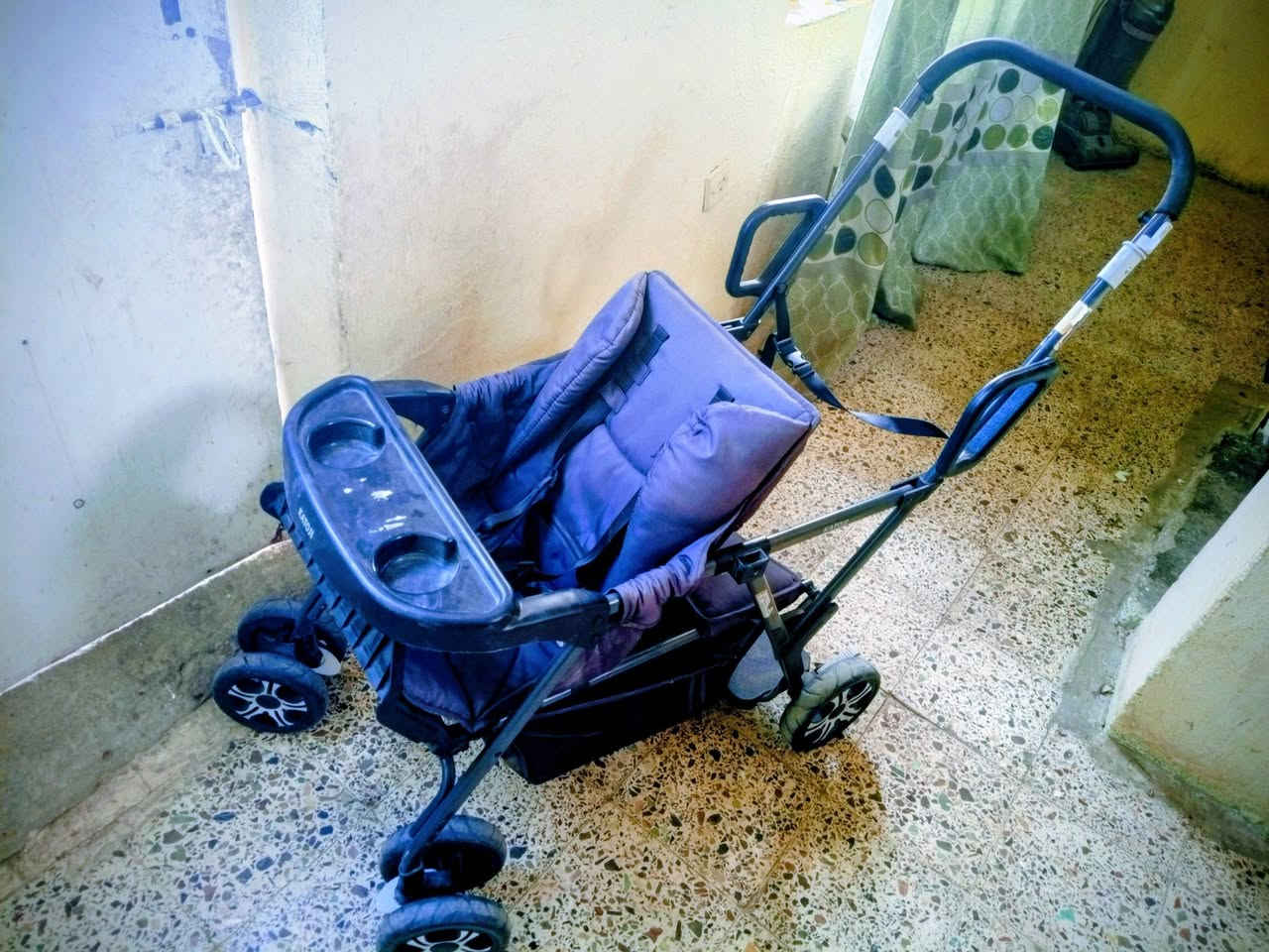 مرخصت المدير
عربانه اطفال نوع أوربي حديد ثقيل مو الخفيف للبيع اخذتهه 140رايدهه 70 اوبيهه مجال حك جيه

***********
