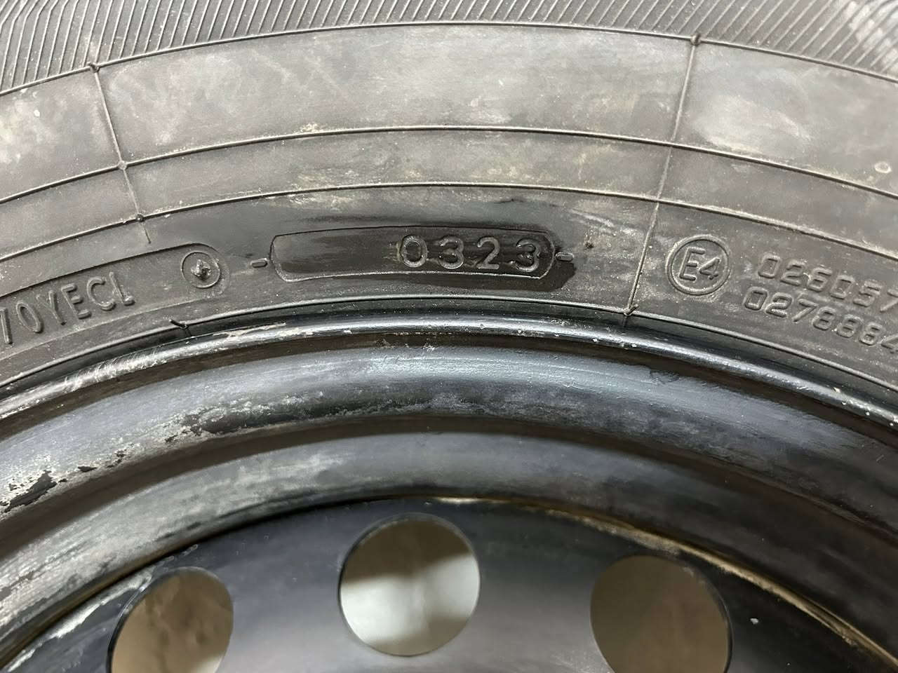 السلام عليكم توفر ويل  سبير وإطارات فور رنر ماركة يوكاهاما انتاج 23 حجم265/70/17 سعر السبير الواحدكامل 150 الف للتواصل*********** او واتساب مكاني بغداد يوجد توصيل إلى جميع المحافظات
