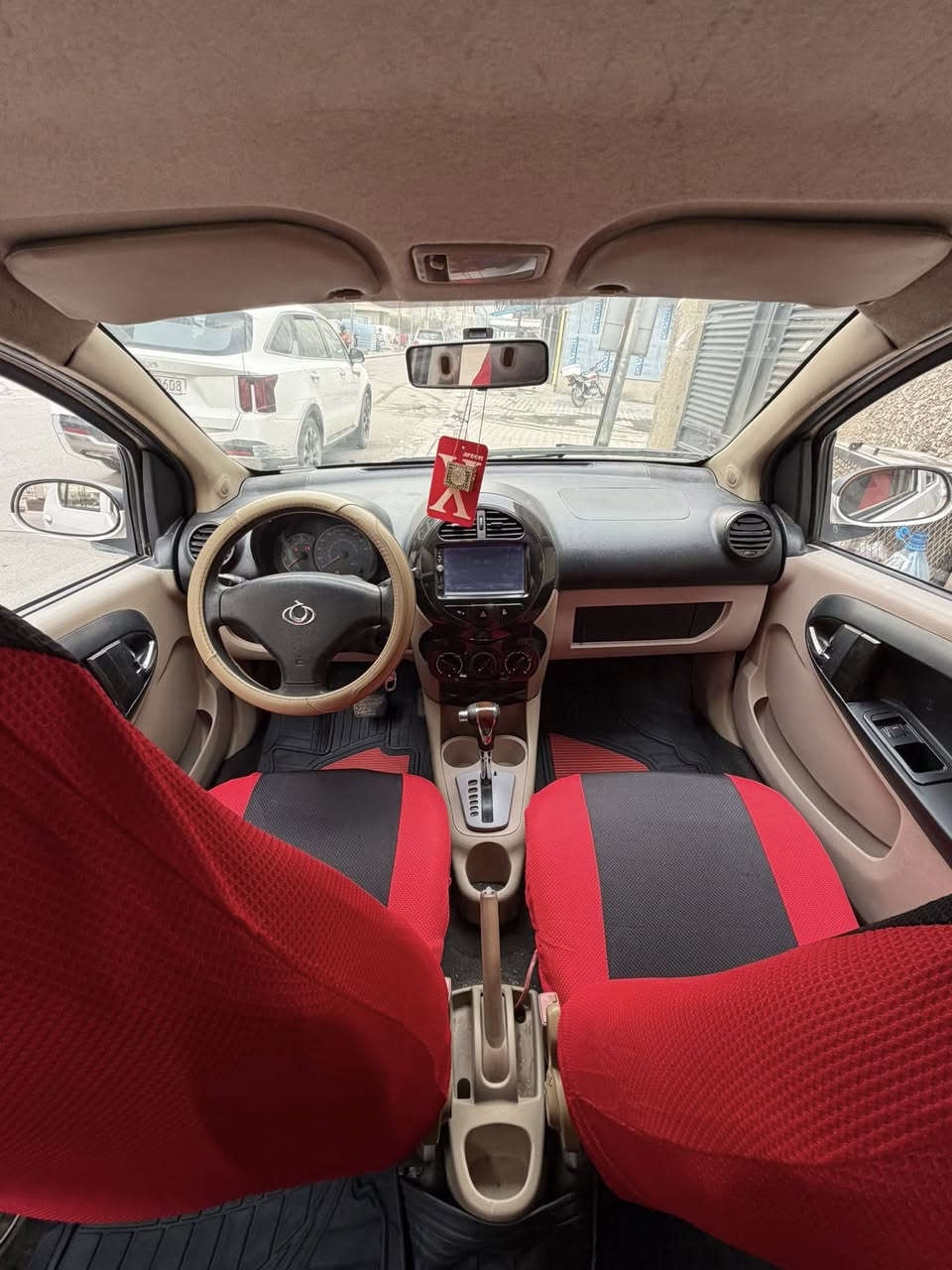 سلام عليكم
باندا 2012 رقم بغداد 
مكينه كير مكفولات 
تبريد ثلج 
تدفئه 
حداديه نضيفه تخم تاير جديد 
صبغ هلالات اماميه فقط 
سعر 55 وبيه مجال مكان بلغدير 
***********
