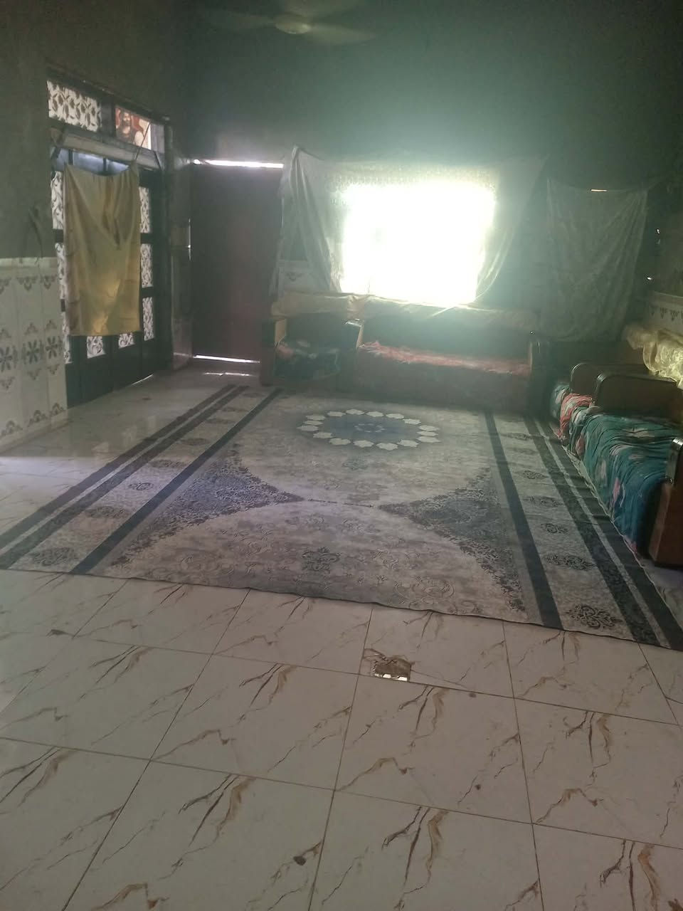 كاع  زراعي طابو عثماني  مساحه 1150 متر هيه وياها بيت مبني بيه غرفه وهول وصاله ومطبخ وصحيات  مكان بين سوك وفضليه قرب السطح لامين نزلت التبليط  كاع السعدون   يبعد عن الشارع العام 200 متر وسعر60


**إذا كنت صاحب هذا الإعلان وتريد حذفه لأي سبب، رجاءا أرسل رسالة إلى الدعم الفني**