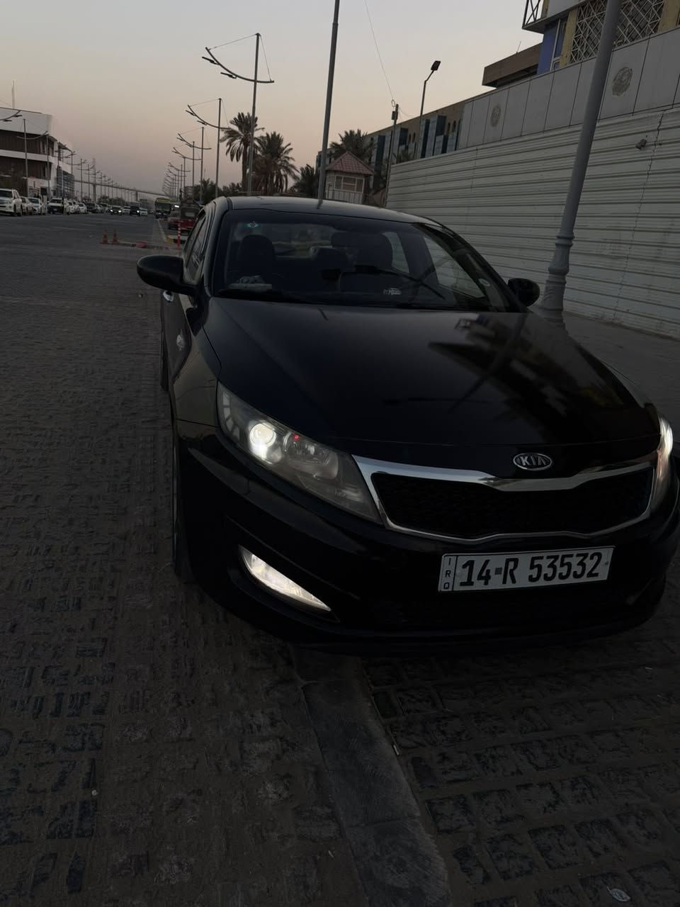 اوبتيما 2011 وارد كوري ما مكفوله من صبغ بدون حادث ...بيه طخه بسيطه ب جاملغ الامامي و خلفي 
و اثر جراد على بنيد و القمارة بس حاطلة لاصق ما مبين لاصق نهائيا و بيه جراد ع صندوك بس ما حاطلة لاصق لانه خفيف سيارة بأسمي تحويل ثاني يوم ***********
