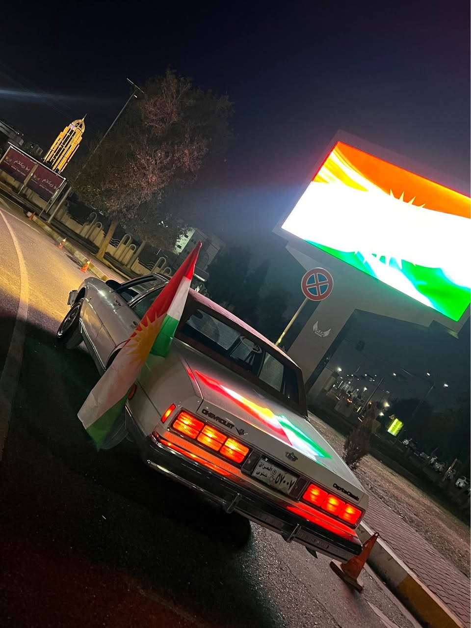 كاپريس كلاسيك.  موديل ١٩٩٠ سيارة مواسفات فول. گير تماتيك. كوشين كارةباي تةبريد. ساردي گةرمي. گير مةكينة كارةباي حدادي.   هةموو شتي بةشةرت. سيارةكة  رةقةم سةنةوي ئةسلي. ارمي دهؤك پاكانةي هةليري بؤ كراوة.   دحامي لؤ دةحامي بةشةرت.  سحري ٧٠ محاملة. ژم *********** vibar watsapp أربيل, العراق
