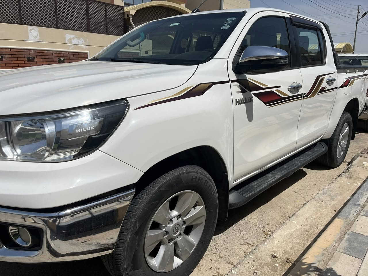 هايلوكس ١٩ فور ويل مكفولة من الصبغ والبارد  مكانها بغداد *********** السعر ٢٧٠٠٠$
