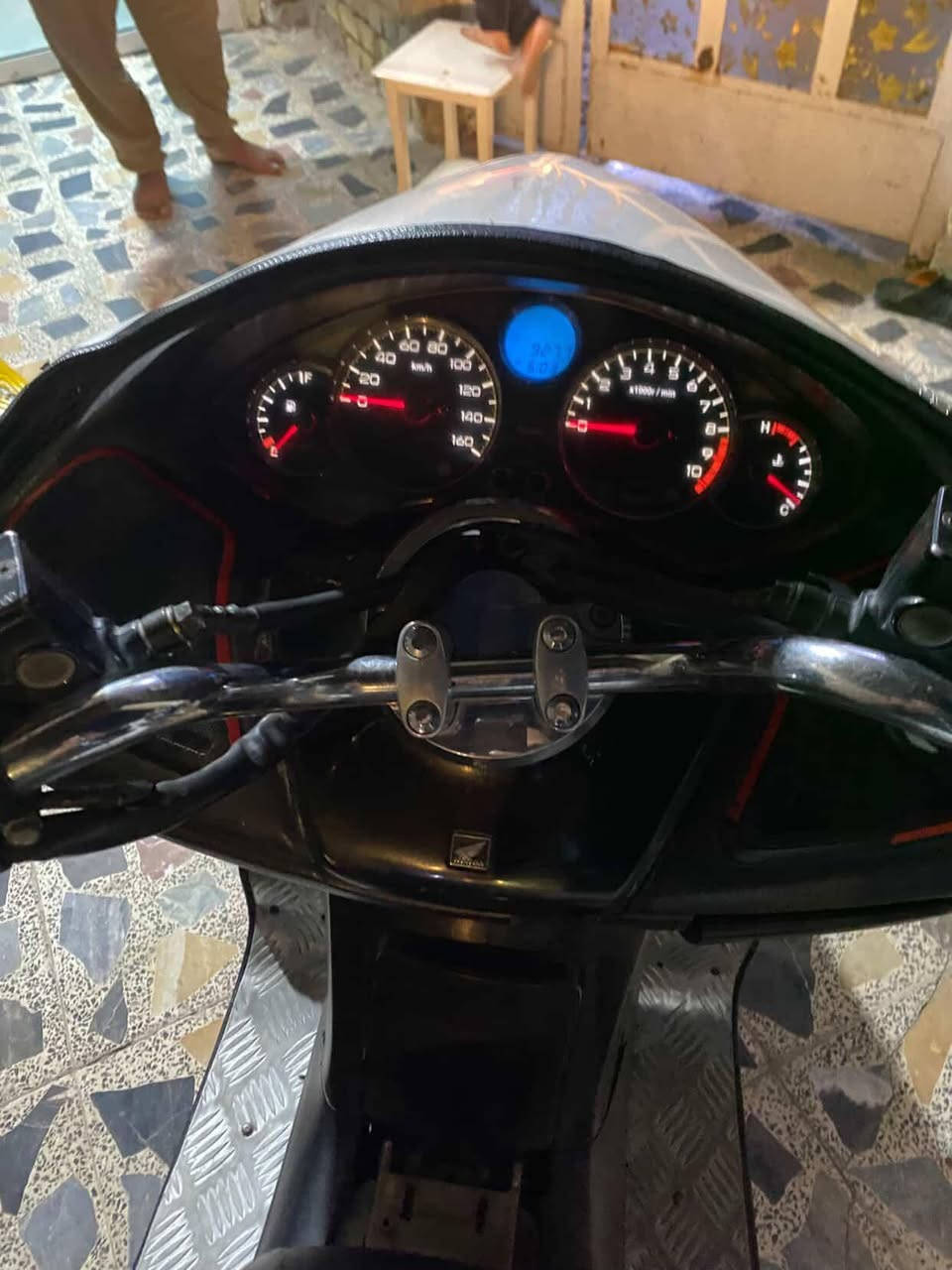 سلام عليكم شباب دراجة للبيع فورزة 08 دراجة خير من اللة لا مفتوحة و لا مجفتة بس بيهة شخوط بل كفرات و الباقي كلة سليم تعال انكر سلف واخذهة شلعة معدل المكينة خرسة مستعجل عليهة حيل سعرهة 500 الاف واللة صاير علي ب 1500 بس محتاج الفلوس لحد يعاملني
الموقف بغداد حي اور  ام الكبر و الغزلان
الرقم *********** متواجد واتساب
