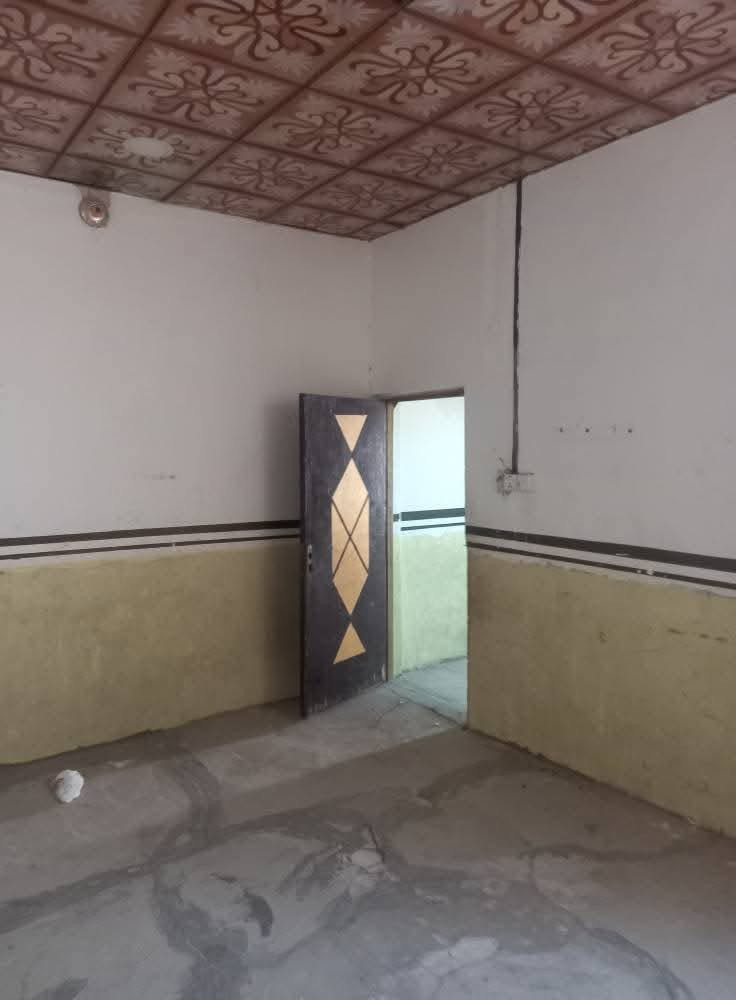 السلام عليكم بيت في البراكيه مقاطعه 3  يحتوي الطابق الارضي على استقبال وصاله ومطبخ وغرفه وصحيات والطابق الثاني يحتوي على غرفه وصاله البيت ركن مساحه 100 متر بناء طابوك جمهوري البيت نضيف وقريب على شارعه الشفلات في منطقه الجري معاملته كامله ومشمول بتطويب
للأستفسار مراسله الصفحه او الاتصال على الرقم 
***********
