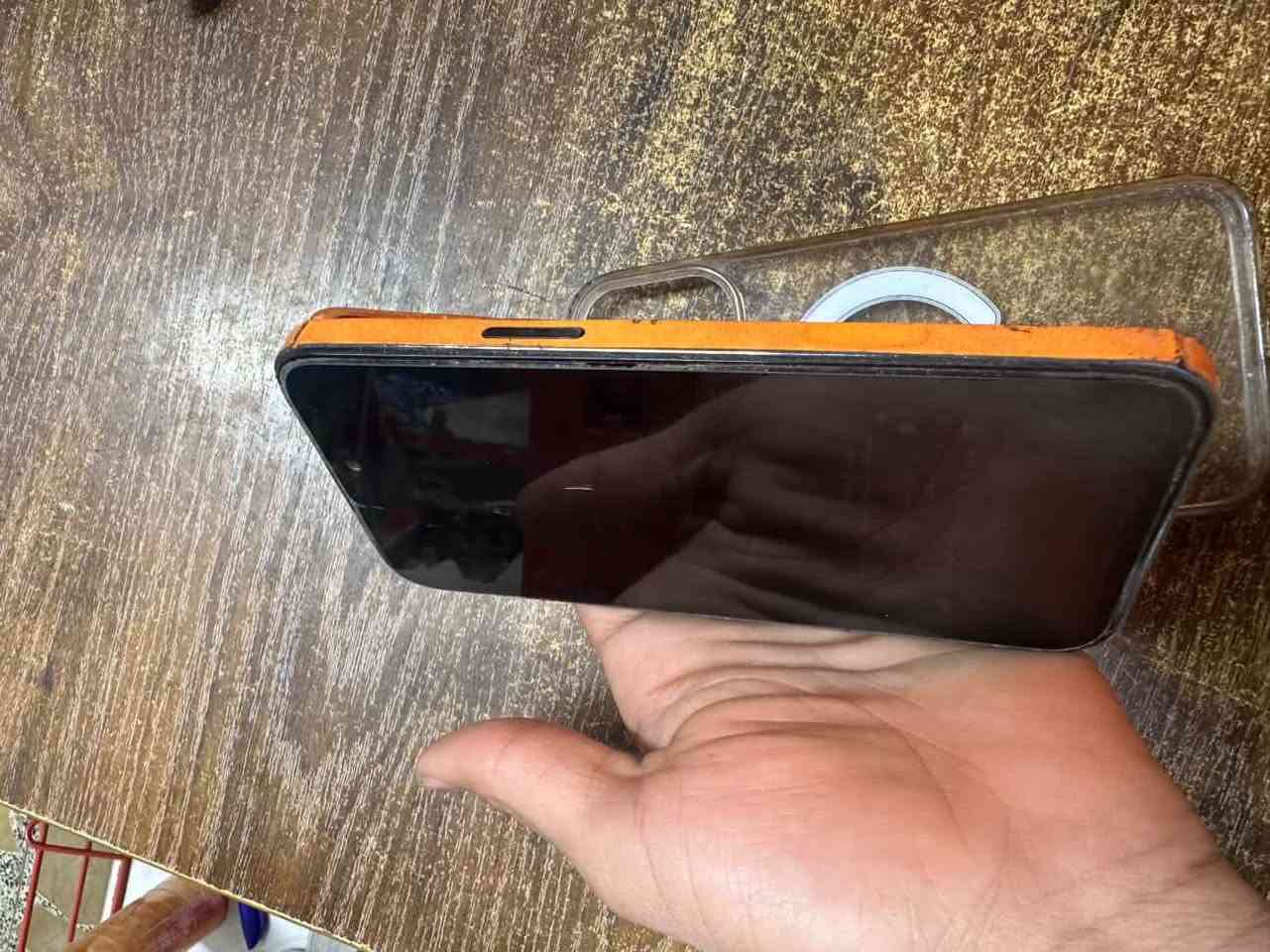 سلام عليكم لبيع 14برو ماكس ضهر مفلش مبدل شاشه ذكره256 بطريه100 سعر575 مكان بلديات شارع لمصرف ***********
