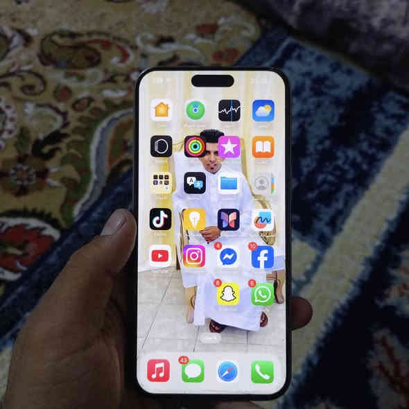 ايفون 15 برو ماكس للبيع البطاريه 90 مع كارتونه *********** السعر 1300 وبيه مجال
