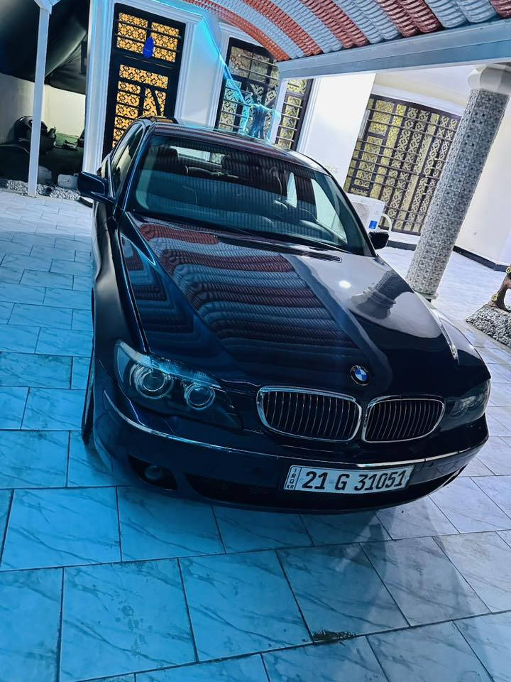 سلام عليكم باخره موديل 2002 محدث 8 وغراض مالاتها البلاديات عندي ضامهن  رقم سليمانيه بسمي سنويه ل 28 محرك وكير وحداديه وتخم تاير السياره جاهزه كهربايات كله مابي نقص بس شويه غرفته مو حلوه كلش السياره احله من الصور ملاحضه السياره بيها صبغ مال تحديث فقط يعني البجم وقبق الجنطه 
السعر 105 وبي مجال مكاني بابل حله 
***********
