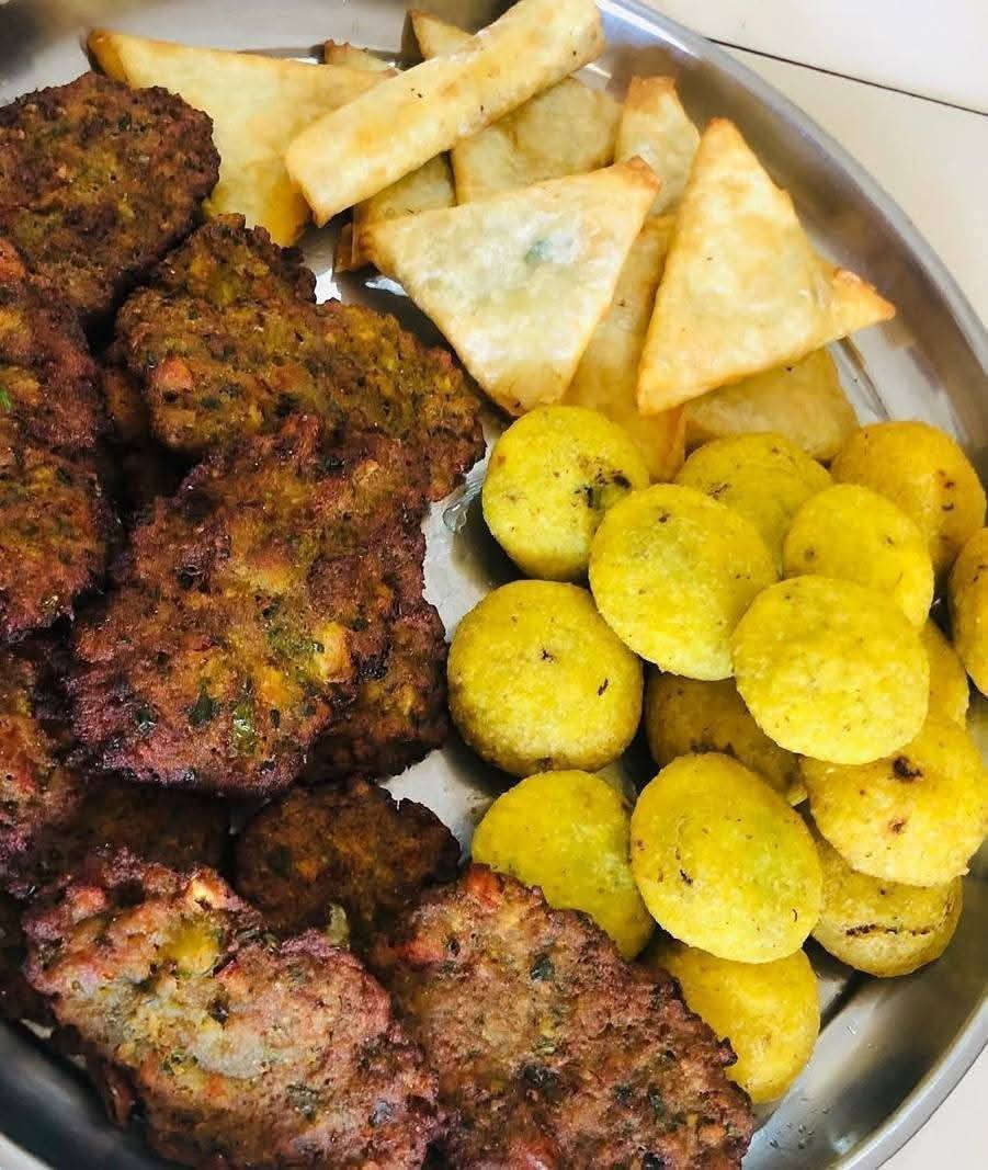 مسائكم خير وعافيه 🌹
تجهيز غداء وعشاء يتوفر توصيل جميع مناطق السماوه 🌹

الحجز وتساب ***********
