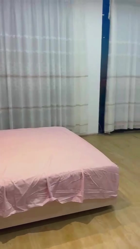 ## مزرعة زهرة الكرز: وجهتك المثالية للاسترخاء والترفيه  
 
  تُقدم مزرعة زهرة الكرز تجربة فريدة تجمع بين الراحة والخصوصية، وهي مثالية للعائلات والأفراد الباحثين عن قضاء أوقات ممتعة. تتميز المزرعة بالعديد من المرافق والخدمات التي تضمن لكم إقامة لا تُنسى.  
 
  ### مرافق وخدمات المزرعة:  
 
     مزرعة مكيفة: توفر أجواءً مريحة في جميع الأوقات. 
 
     مسبح للكبار: بعمق 165 سم مع شلال مميز، مما
 يضيف لمسة من الرفاهية.
  
     مسبح خاص للأطفال: لضمان سلامة ومتعة الصغار. 
 
     غرفة كبيرة: توفر مساحة واسعة للراحة والاسترخاء.  

     صحيات متكاملة: لضمان الراحة التامة.
  
     مساحات خضراء: لإضفاء جو من الطبيعة والهدوء.
  
     ركن للشواء: مثالي لتجمعات العائلة والأصدقاء.  

     إنترنت Wi-Fi مجاني: للبقاء على اتصال دائم.  

     مطبخ متكامل: مجهز بكل ما يلزم لإعداد وجباتكم.  

     ثلاجة: لحفظ الأطعمة والمشروبات.  

     كهرباء متوفرة 24 ساعة: لضمان استمرارية الخدمات.

     موقف سيارات: لتوفير الراحة لزوار المزرعة.
  
     خصوصية تامة: لضمان أجواء من الهدوء والراحة. 
 
     مناسبة للعوائل: مصممة لتلبية احتياجات العائلات.  

     إنارة ليلية: لتوفير الأمان والجمال خلال الليل.  
 
  ### الموقع:  
 
  تقع المزرعة في: صلاح الدين - قضاء بلد - مدخل (1).  
 
  ### للحجز والاستفسار:  
 
  يمكنكم التواصل على الرقم (***********). 
 
  ندعوكم لزيارة مزرعة زهرة الكرز والاستمتاع بتجربة استثنائية!
