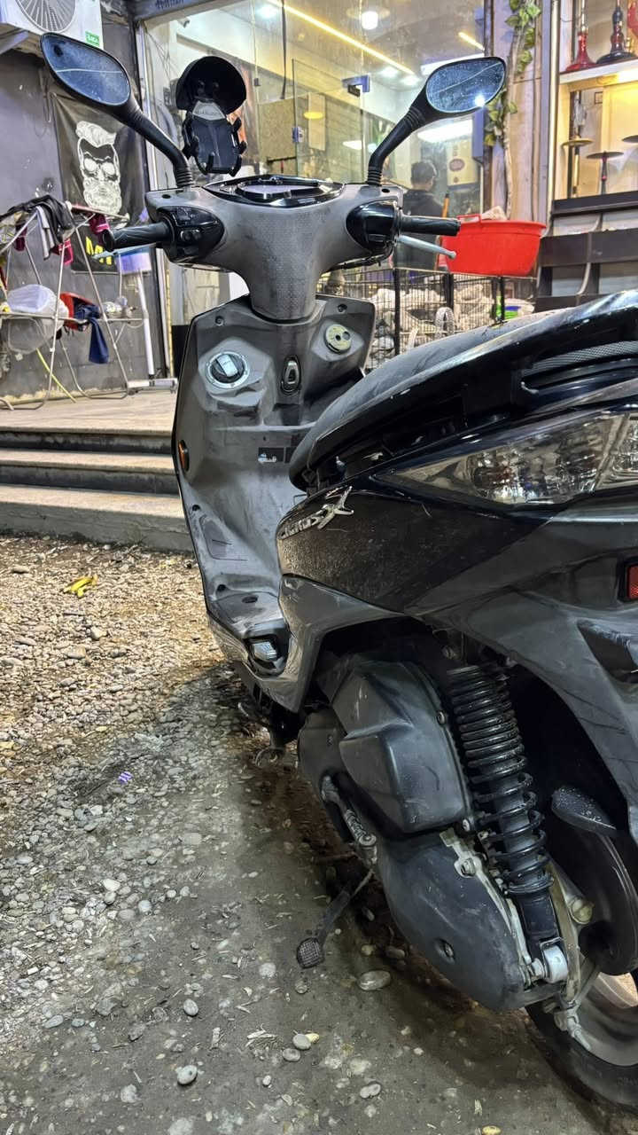 سلام عليكم (سكنس لد) للبيع
دراجه بلاديه
 كفرات بلادي 
مكينه بلادي كهربائيات كله شغاله 
مجرد اكو كسر بالكفر وبالماسده صغير 
دراجه مكينه خرسه 
مسويله ادامه كلجات وبلك ودهن يورل جديد 
السعر( ١٤ ورقه )
رقمي ***********
