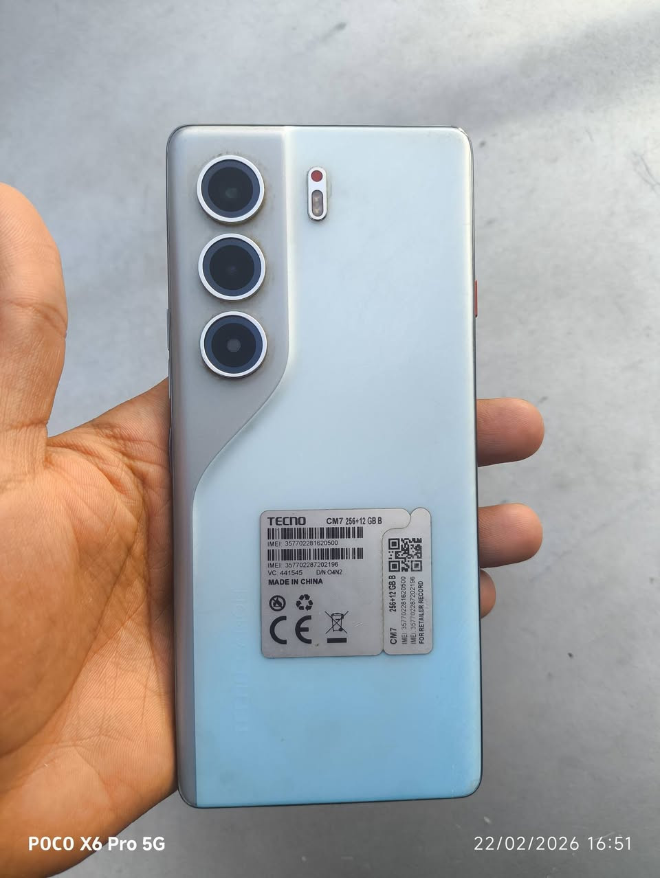 السلام عليكم 
تكنو كامون 40برو 
ذاكره 256
رام12+12
جهاز نضيف بعده شركه لوك كامل ملحقات 
ببجي90فريم 
 سعره 275


**إذا كنت صاحب هذا الإعلان وتريد حذفه لأي سبب، رجاءا أرسل رسالة إلى الدعم الفني**