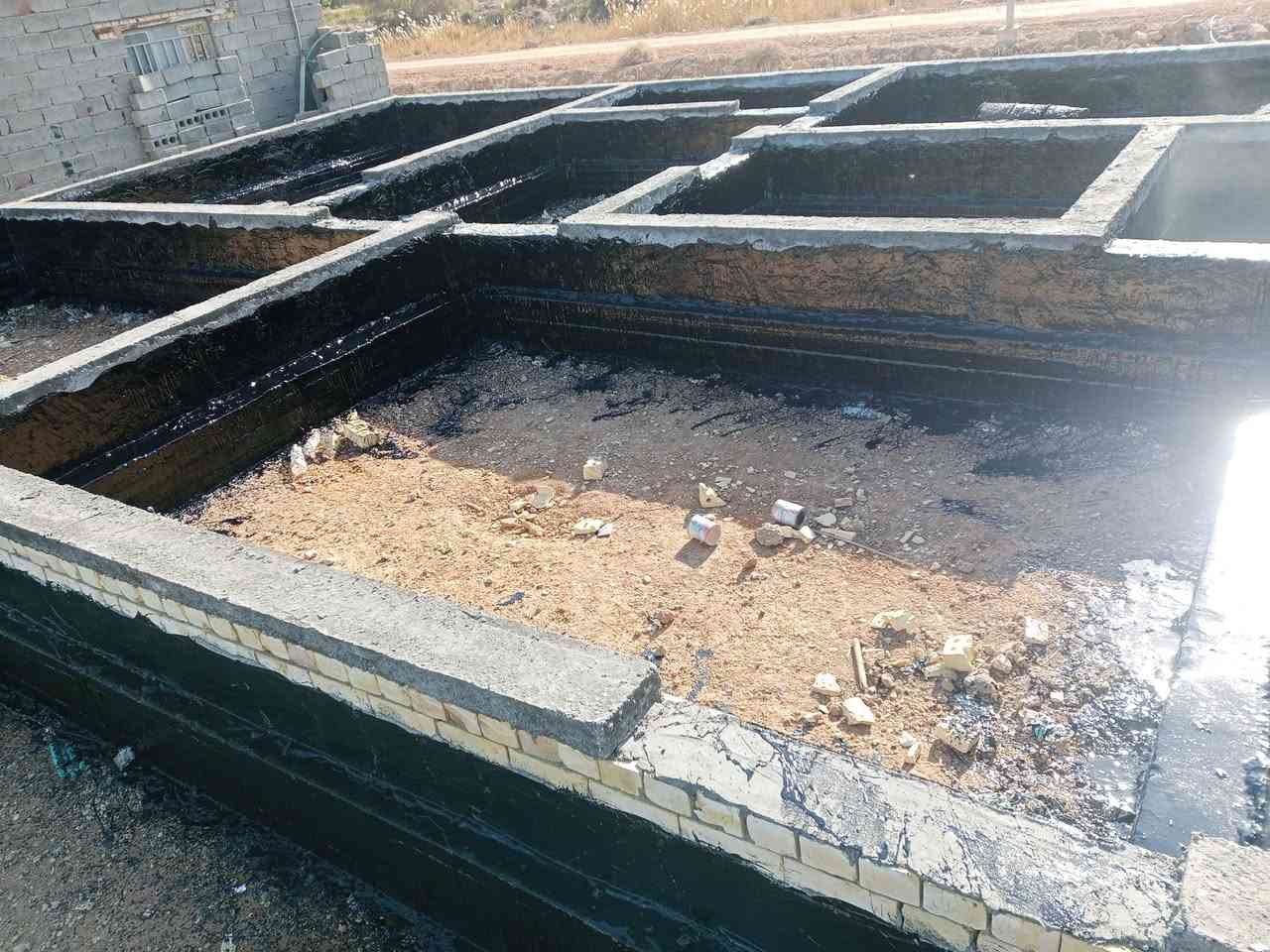 السلام عليكم يوجد جير لتجير السطوح والساسات سعر برميل 60الف كرسته وعمله الي يريد يجي خاص وبيه خير ويدلل أو يدك على رقم يتصل ***********. ***********
