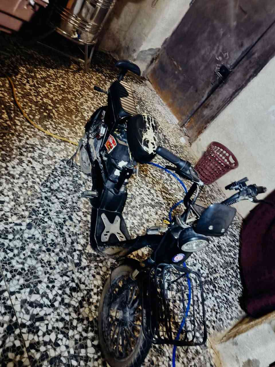 السلام عليكم دراجه شحن للبيع باتريات مالتها جدد اي عطل ما فيها شغل واطلع سعر 300 وبيها مجال عنوان كربلاء قطرت السلام***********
