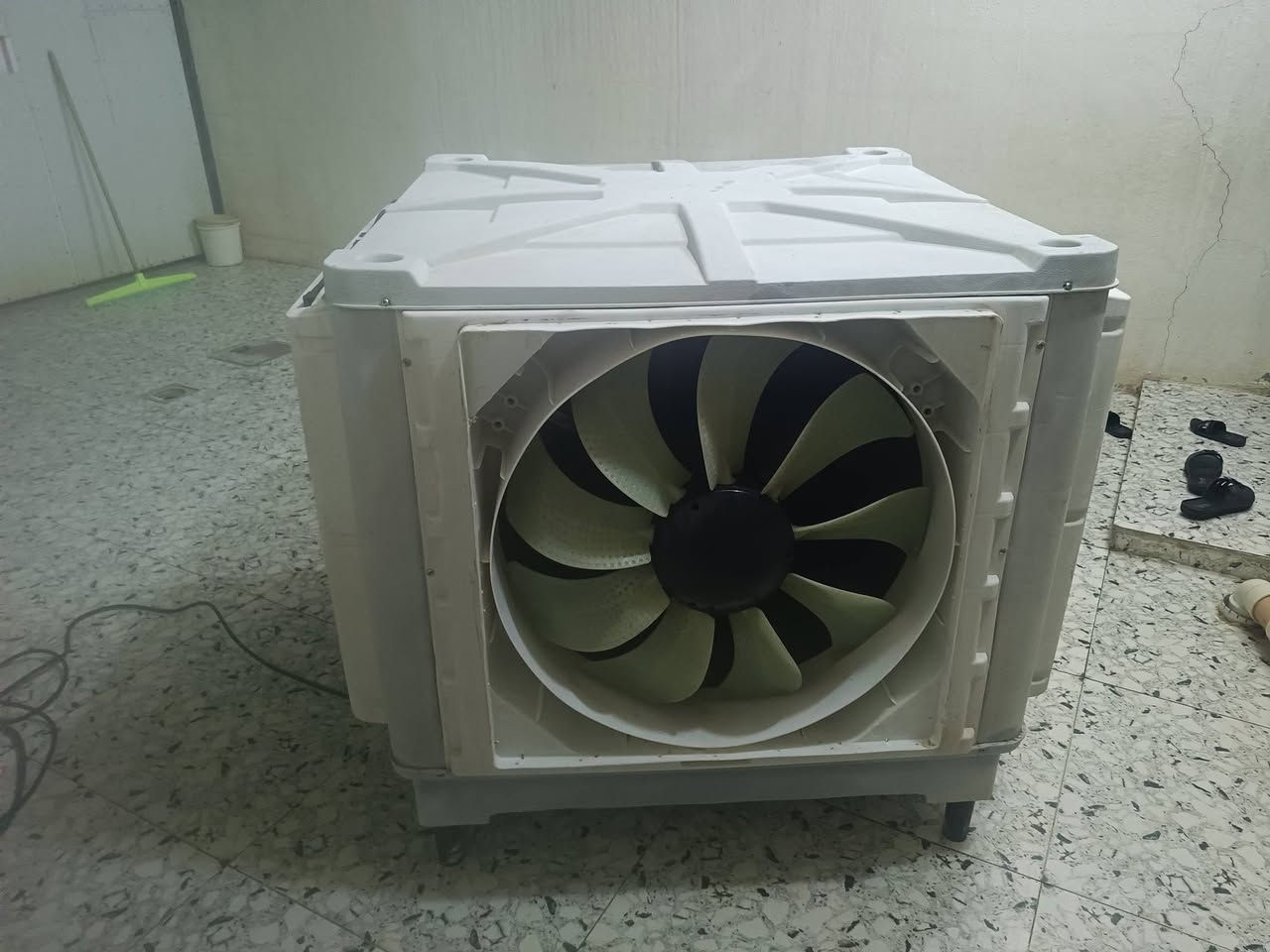 6.5 ی توێتا فول انڤێتەر بەنیو ئەمپێر کارئەکات 120 دەرەجە بەشەرتی بێ عەیبی زۆر جوانە هی ماڵی خۆمە بۆماڵێکی 200 مەتر ئەبێت شوێن سموود نرخی 325هەزار بەشەرت ***********

