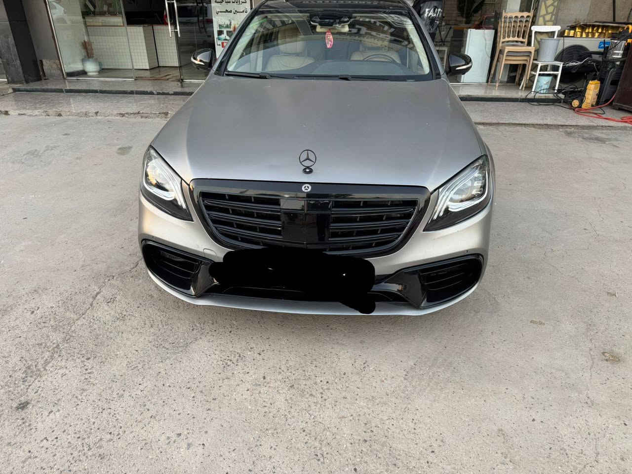 � للبيع مرسيدس S-Class 2015 محدث 2020 فول مواصفات 🚘
سيارة نظيفة جداً ومميزة موديل 2015 محدث شكل 2020 لون رصاصي طافي مع لمسات سوداء رياضية تعطيها هيبة وفخامة.

✅ فول مواصفات
✅ فتحة سقف بانوراما
✅ جلد فاخر
✅ تدفئة وتبريد مقاعد
✅ ذاكرة مقاعد
✅ شاشات خلفية
✅ كاميرات وحساسات أمامية وخلفية
✅ نظام دخول وتشغيل بصمة
✅ إضائة داخلية محيطية
✅ويل كب رياضي AMG رياضية
✅ تبريد ممتاز
✅ مكينة وكير بحالة ممتازة

🔹 السيارة بحالة جيدة جداً وبيها نواقص بسيطة جداً لا تؤثر على الاستخدام.

📍 بغداد
💰 السعر: 31000$

📞 للاستفسار والمعاينة:***********

