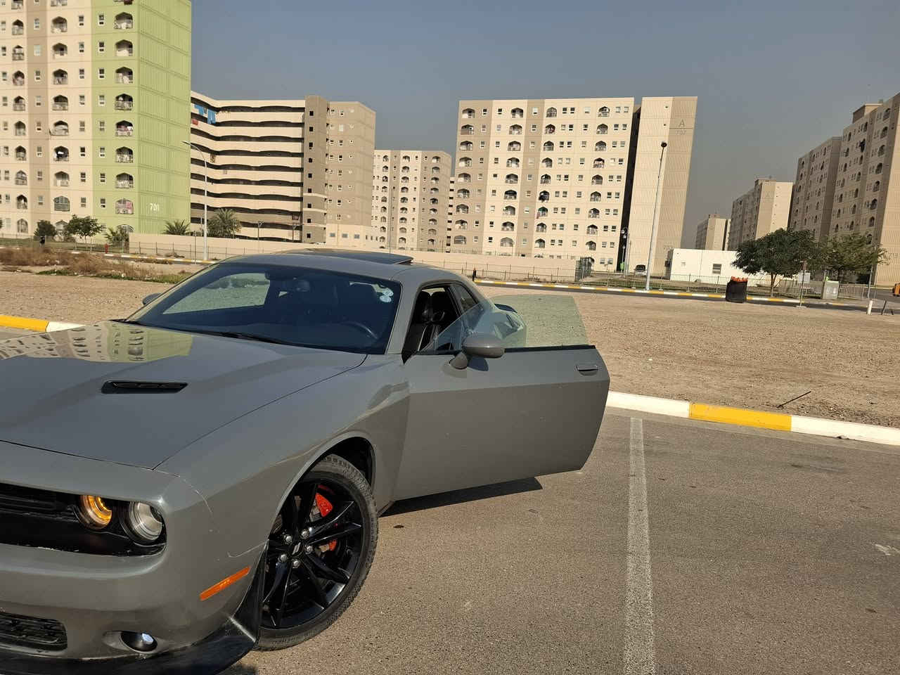 السلام عليكم 
للبيع فقط
جالنجر SXT موديل 2018
صور الحادث مرفقه مع رقم الشاصي والسونار 
رقم اربيل سنويه لل 2030 هزه حتى شهر الرابع 2026 بأسمي السياره 
لون سمنتي  تو ويل 
سلايت جلد شاشه كبيره حساس خلفي 
ماشيه 60 الف دشبول ولا  كلوب مشتغل 
كير مكينه تبريد كفاله والبدي كدامك  تحويل ثاني يوم  وباقي المواصفات معروفه مكان السيارة مجمع بسمايه 
***********
السعر 165
