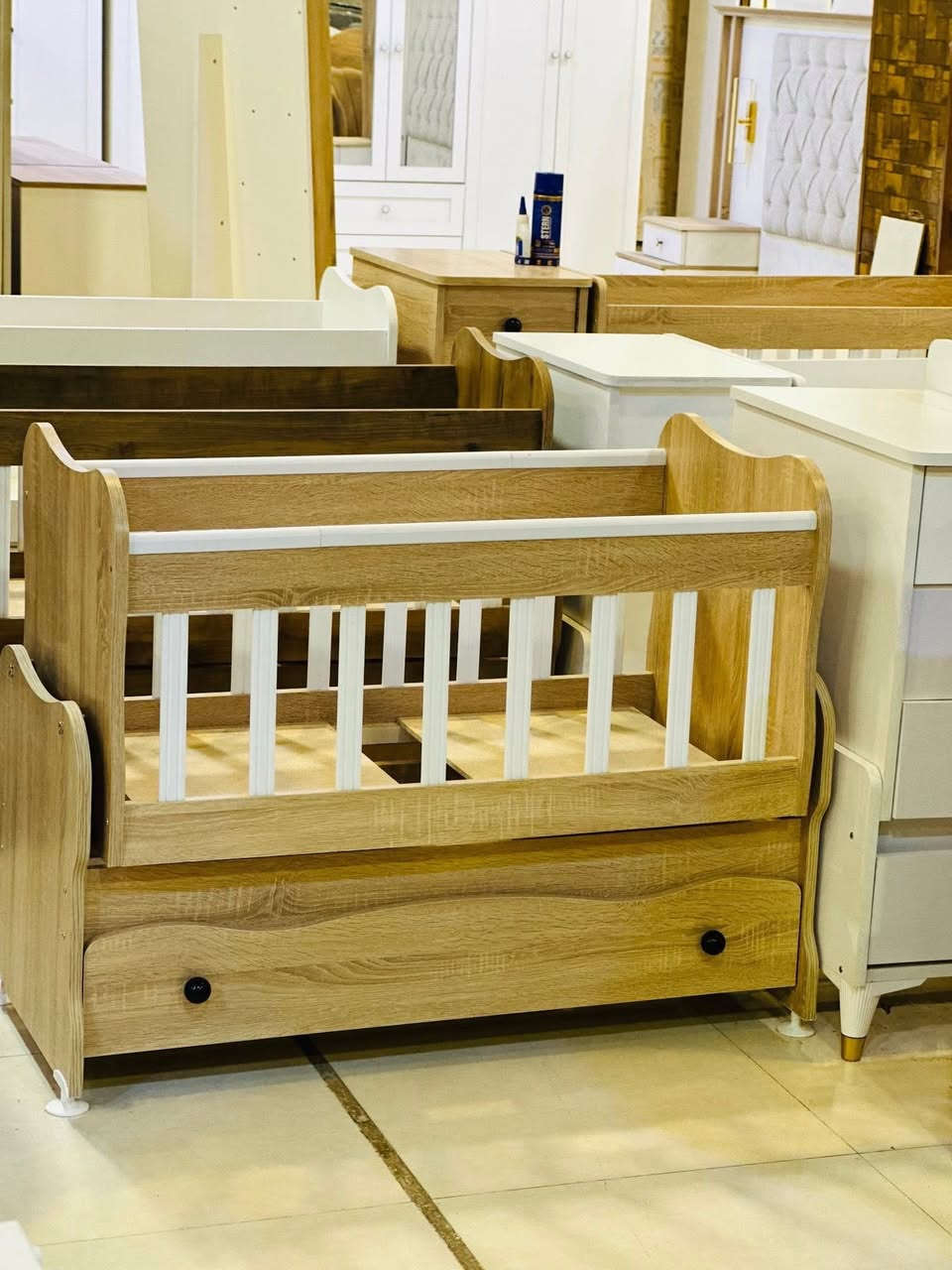 العنوان قصر الدجيل اللأثاث جديد جديد 

كاروك طفل هزاز ٦مجر تركي درجه اولى 😊🥳 رقم الاتصال ***********￼￼
