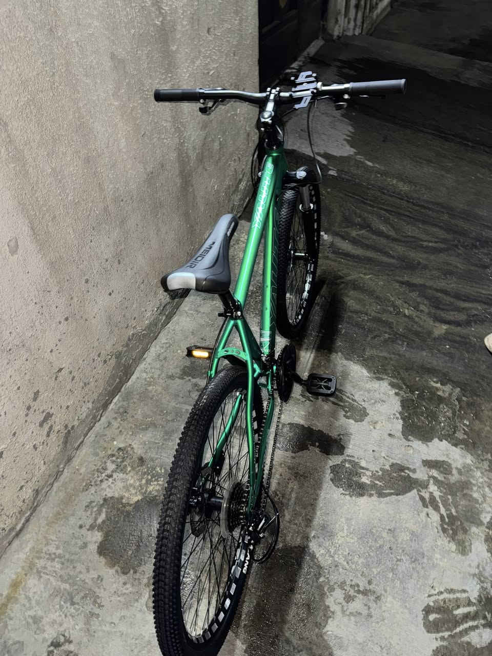 بايسكل جبلي حجم 26 للبيع بـ180 وبي مجال بغداد حي العامل ***********
