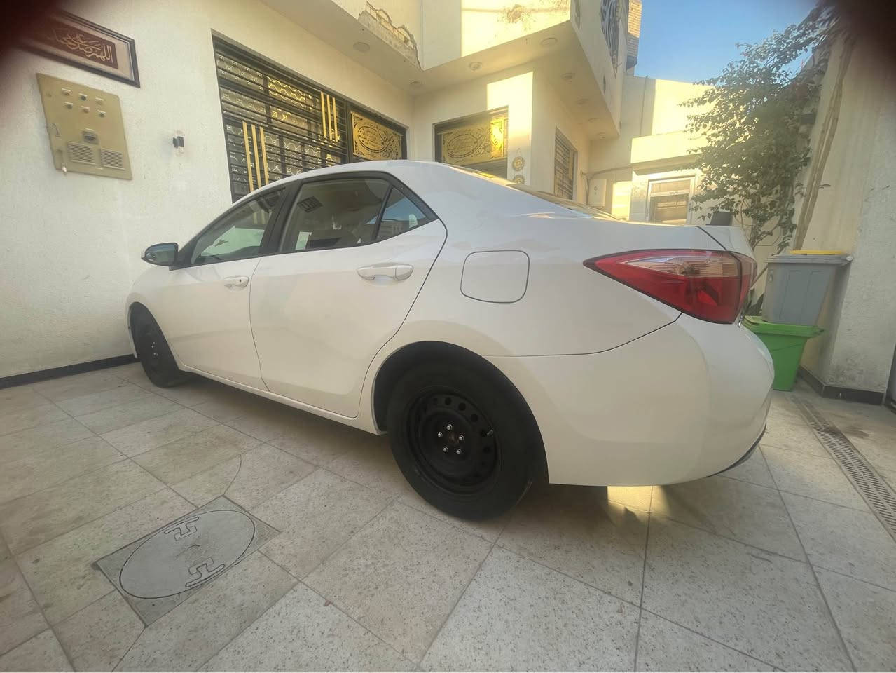 السلام عليكم 
كورلا وارد أمريكي موديل 18
 
السعر. 130 وبيه مجال بصيط جدن  تصال ***********  
السياره بيه
 قطعتين صبغ  فقط   بجم كبس  ودوسه بيه صبغ فقط. والباقي كفاله عامه كير مكينه تبريد شط  
سياره باسمي تحويل ثاني يوم  رقم نكليزي. شرط تحويل. شط العرب, البصرة
