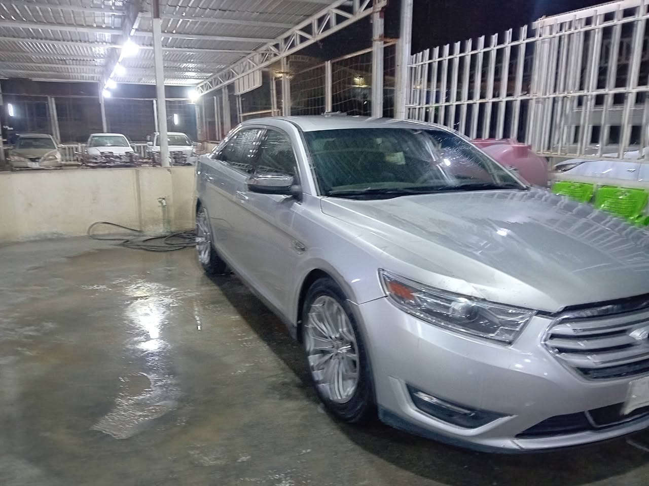 السلام عليكم
فورد تورس 2014 فول عدا فتحه السياره الضربه موضحه بصور 
بأسمي تحويل مباشر،فقط مكينه مجفته 
السعر ١١٦ وبيها مجال 
تخم تاير جديد 
***********
***********
 تعجبك اتصال استفسار اتصل والكل بي خير وتدللون 
مكانها بغداد
